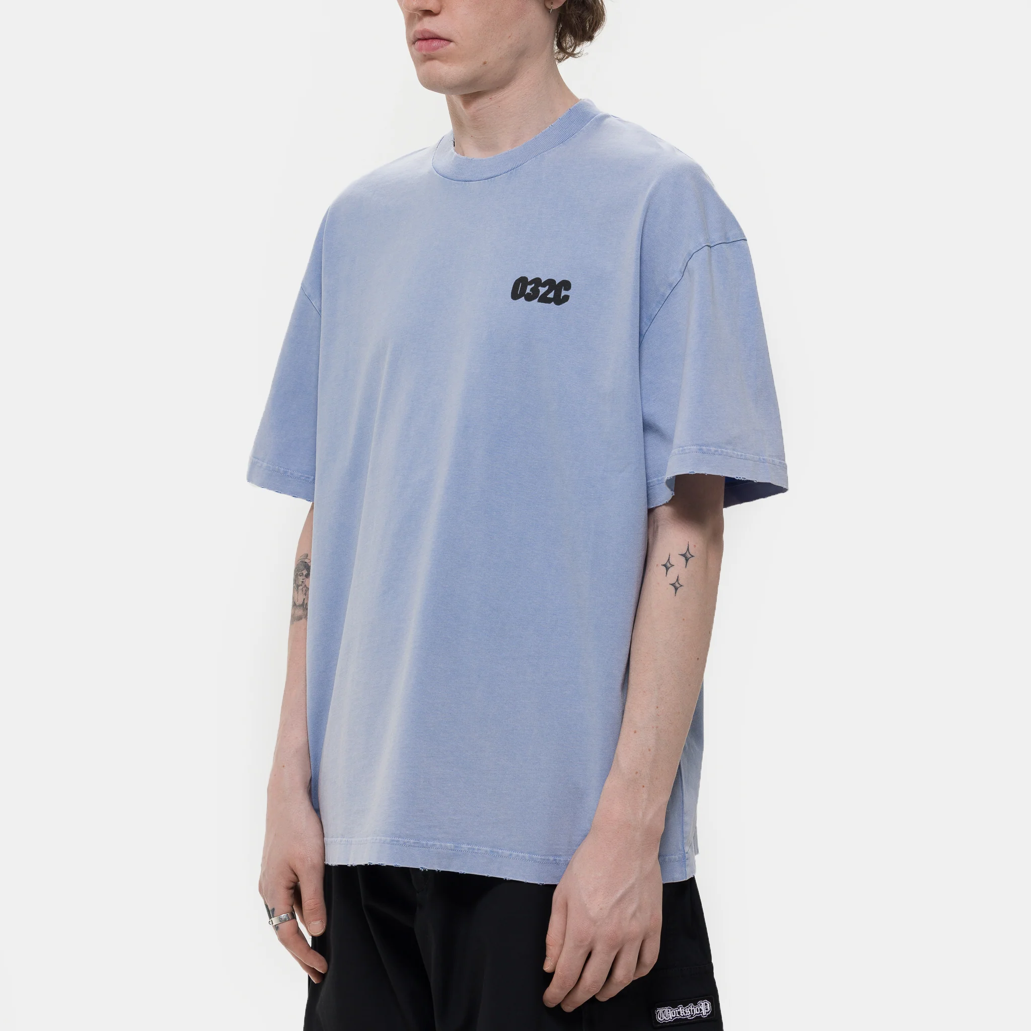 032C Loves T-Shirt in Faded Light Blue - Image 4