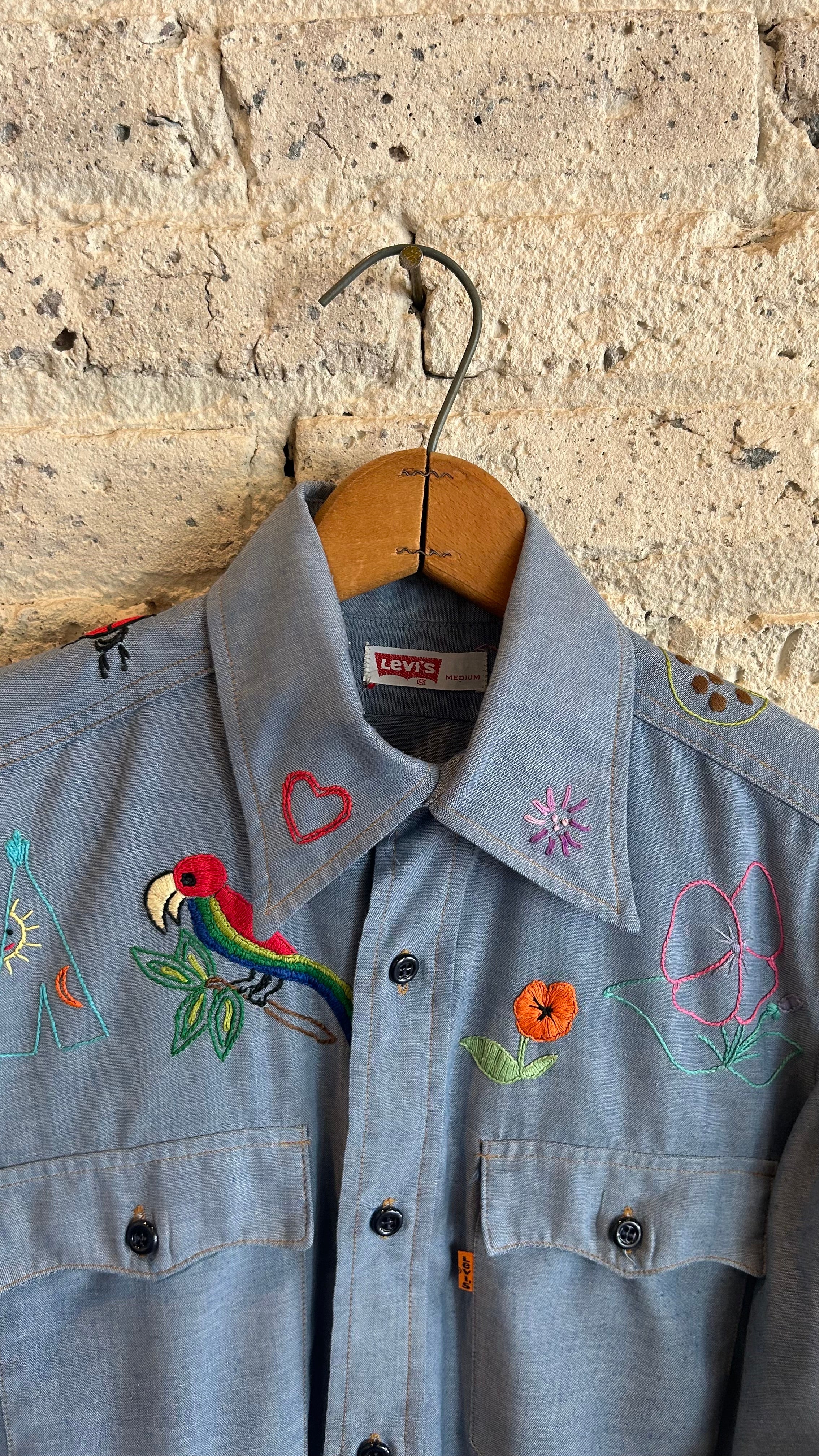 1970's Levi's Hand Embroidered Parrot Chambray Shirt in Light Blue - Image 3