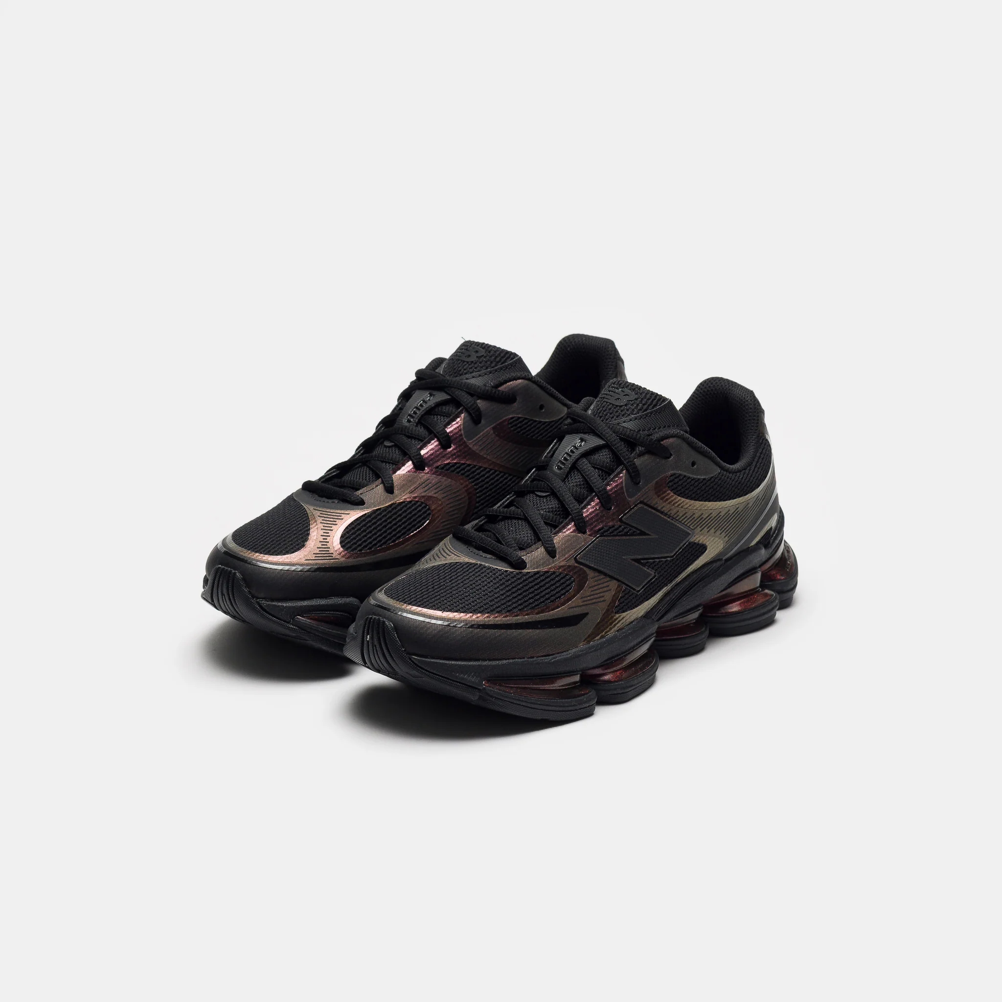 2000 Sneaker in Black/Iridescent - Image 3