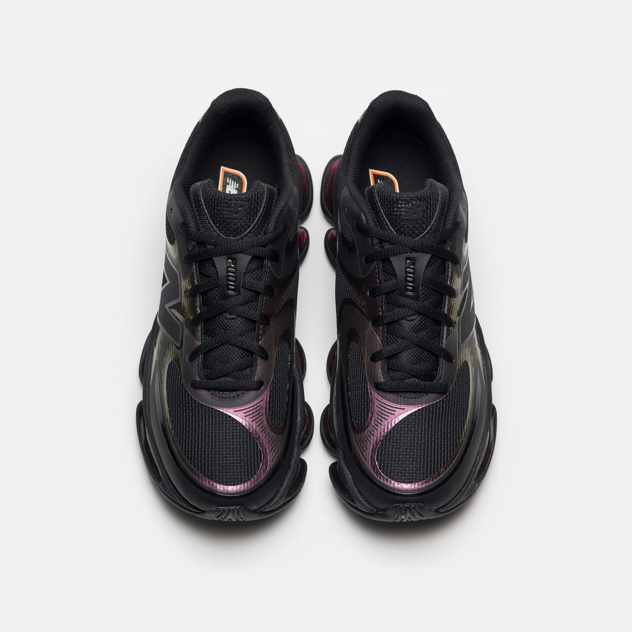 2000 Sneaker in Black/Iridescent - Image 4
