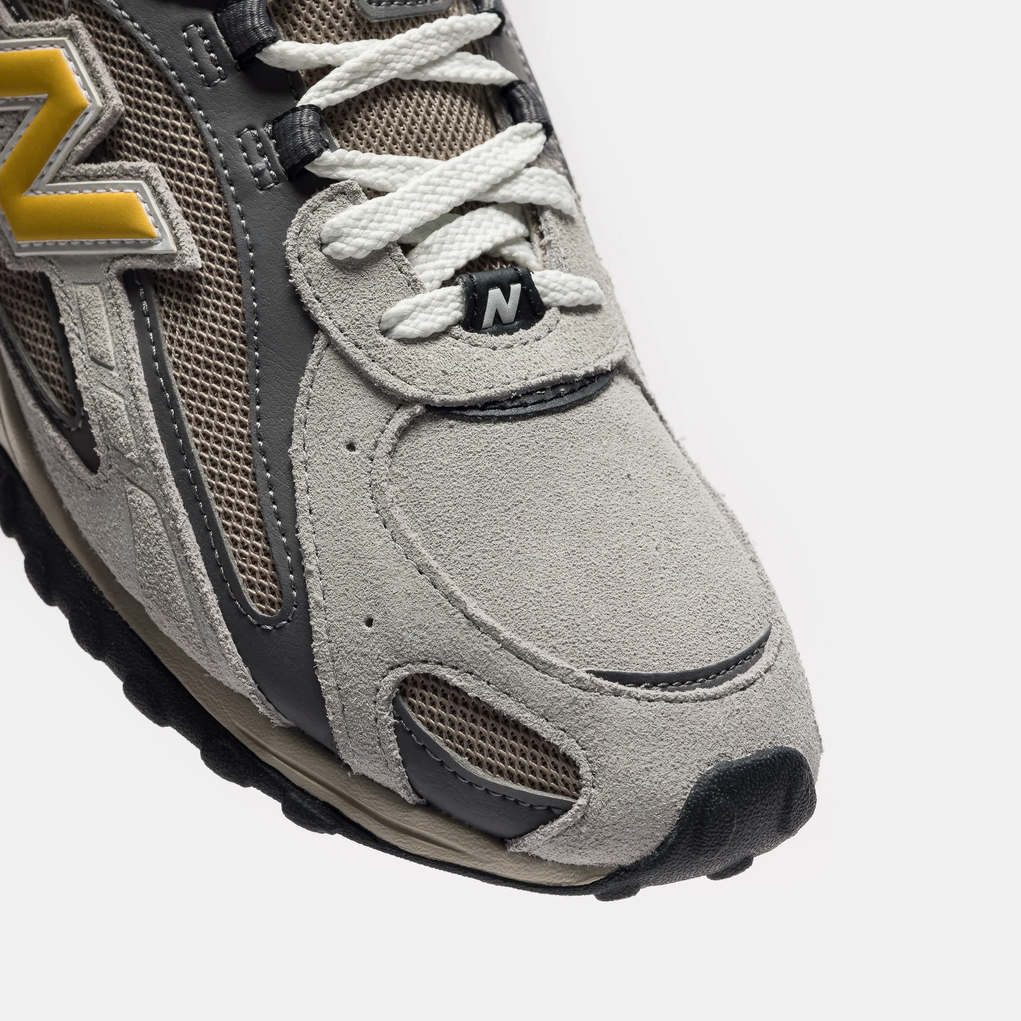 204L Sneaker in Raincloud/Baroque Gold - Image 6
