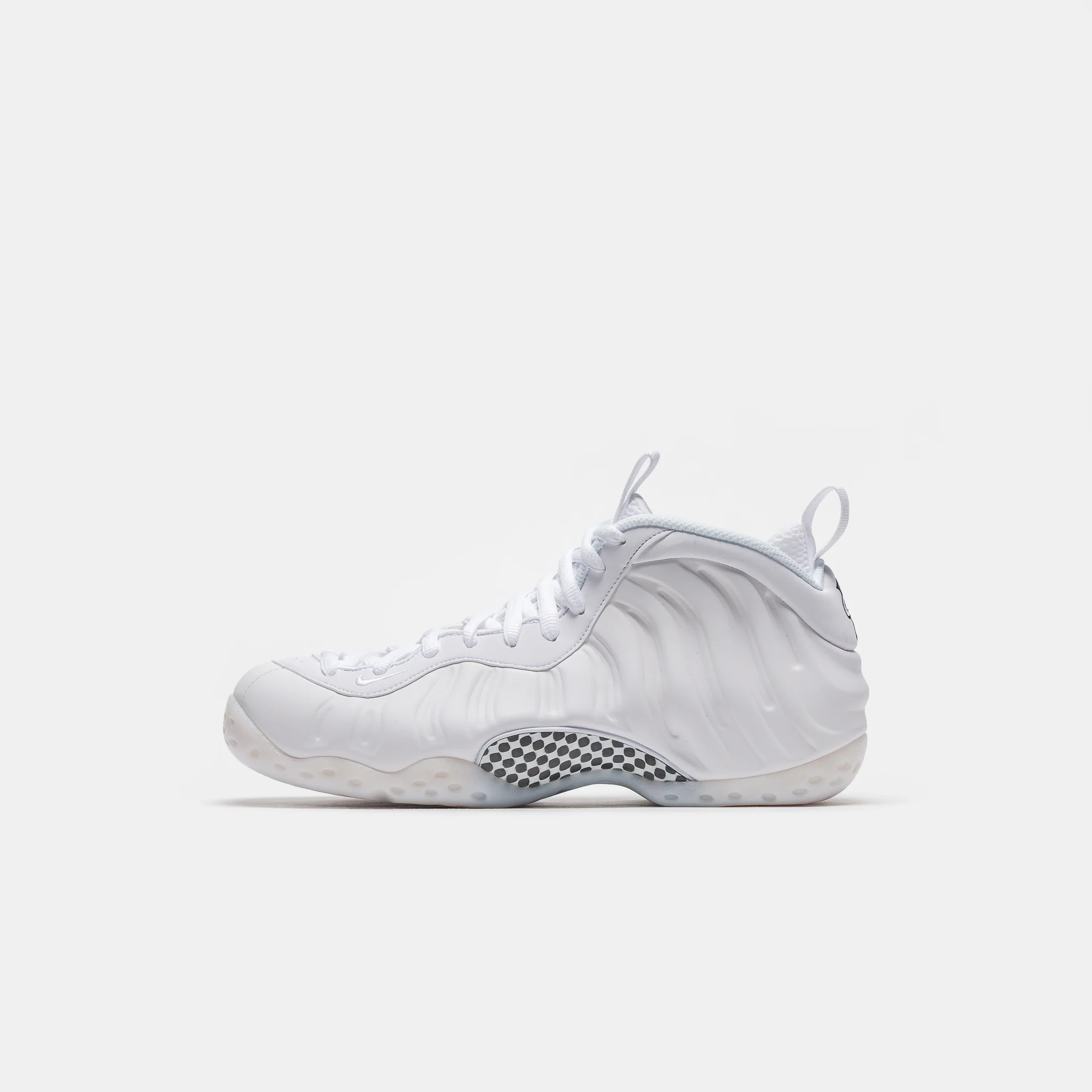 Air Foamposite One Sneaker in White/White