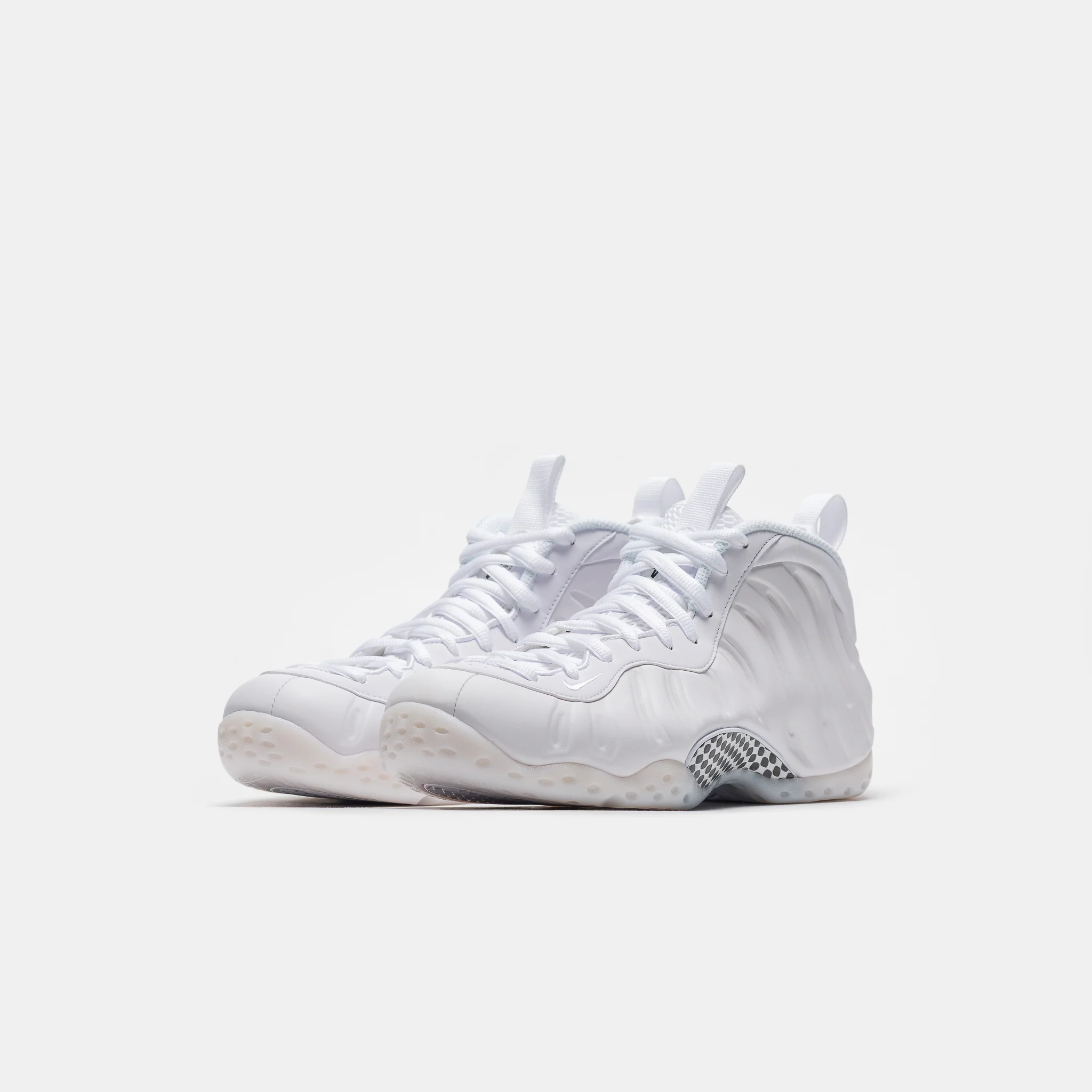 Air Foamposite One Sneaker in White/White - Image 2