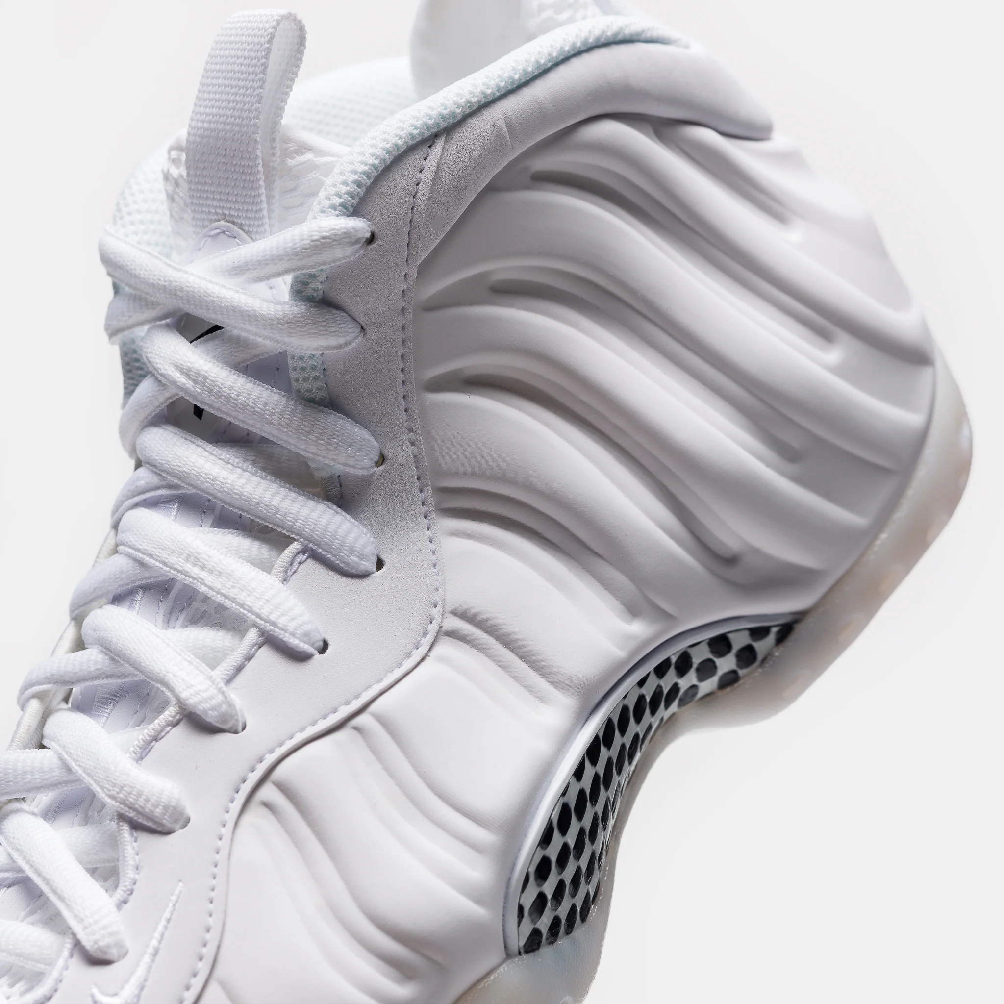 Air Foamposite One Sneaker in White/White - Image 6
