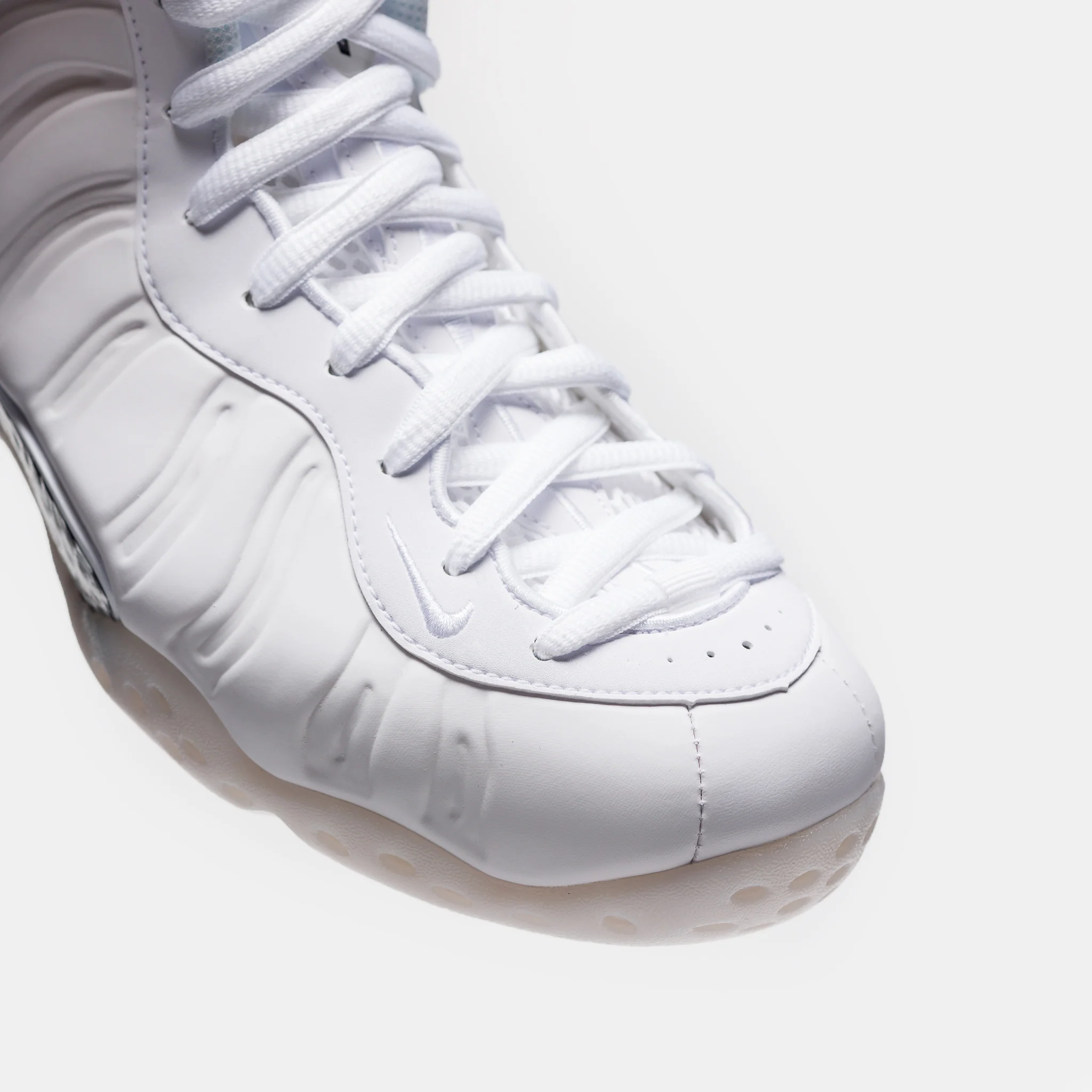 Air Foamposite One Sneaker in White/White - Image 7