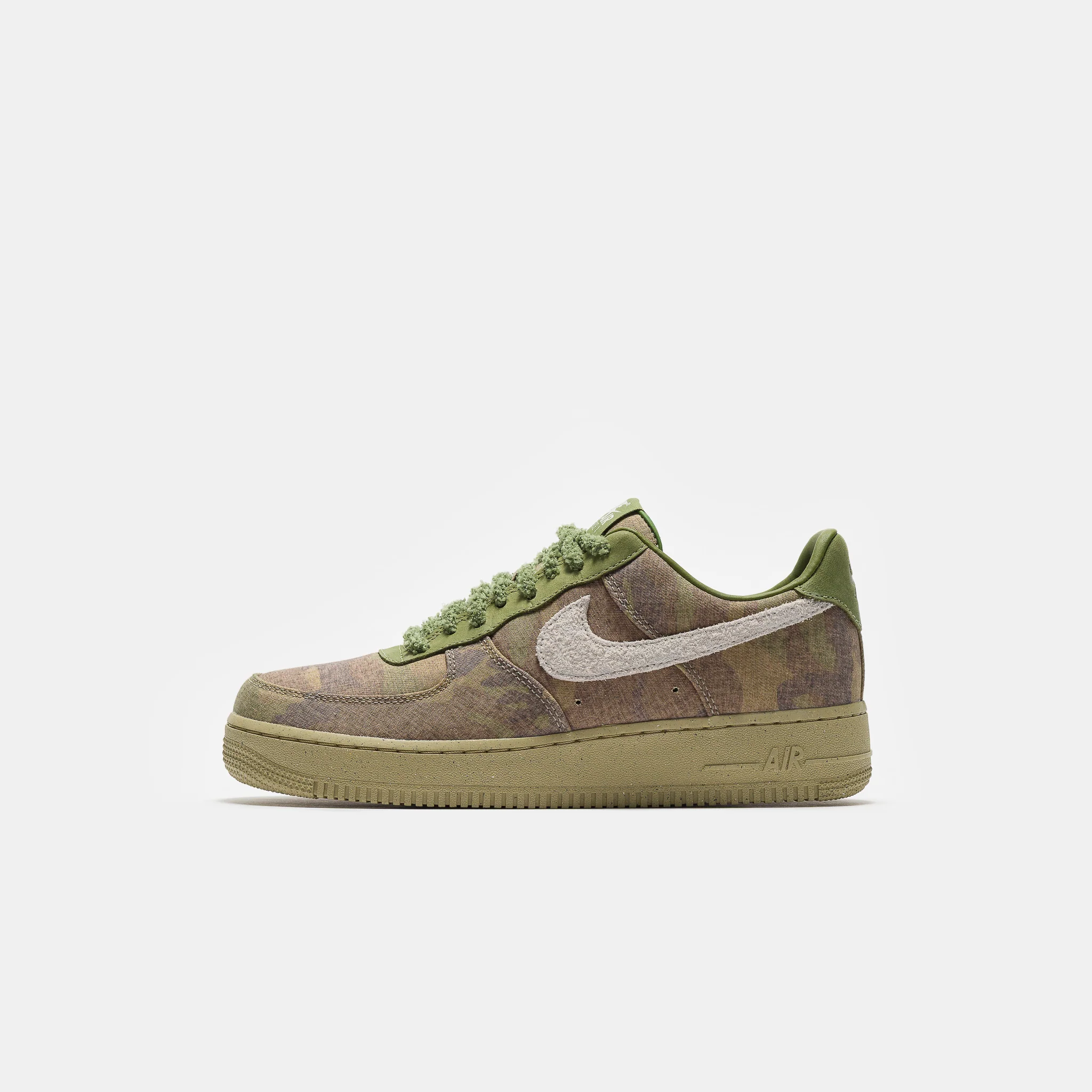 Air Force 1 Low Sneaker in Asparagus/Wheat Grass/Aluminum/Phantom