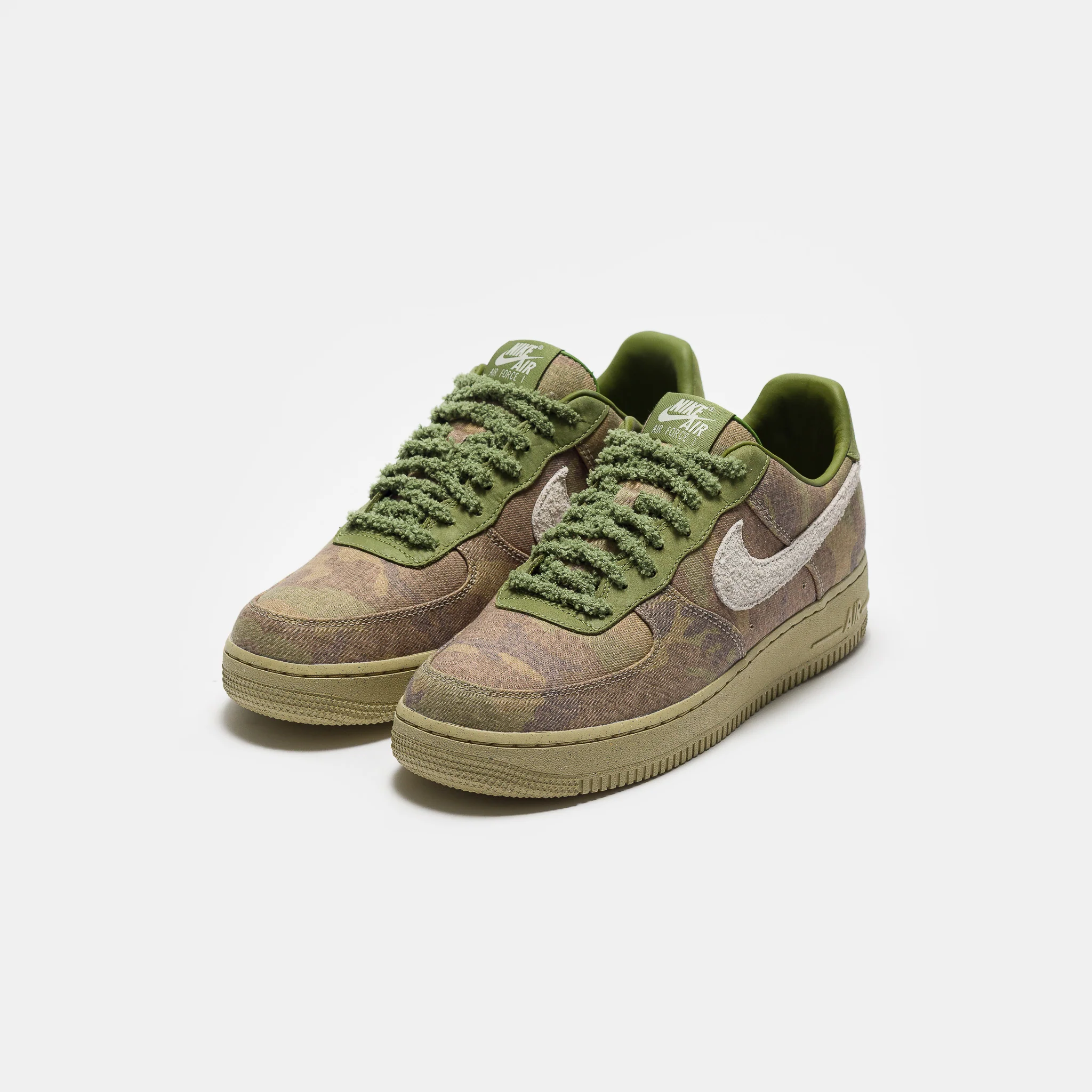 Air Force 1 Low Sneaker in Asparagus/Wheat Grass/Aluminum/Phantom - Image 3