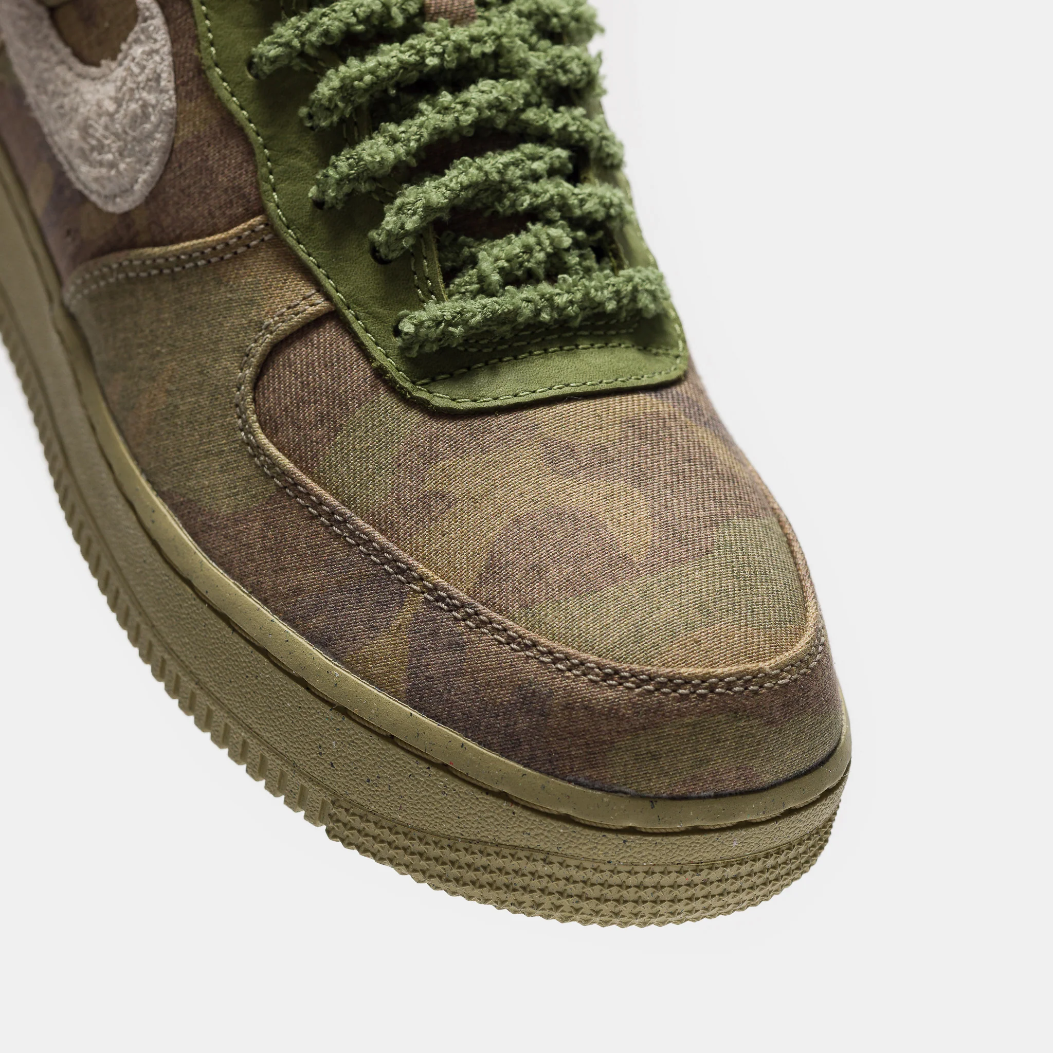Air Force 1 Low Sneaker in Asparagus/Wheat Grass/Aluminum/Phantom - Image 6