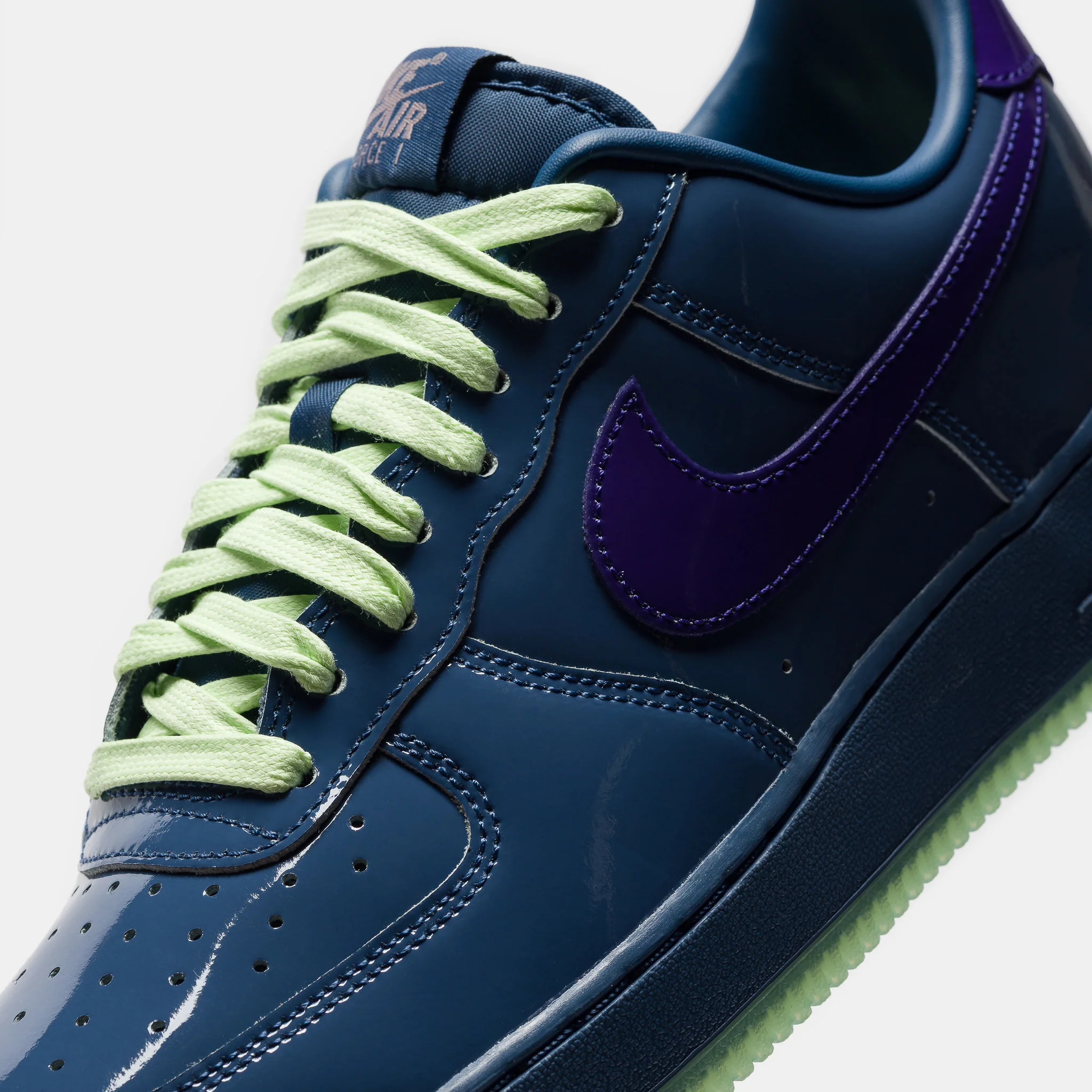 Air Force 1 Low Sneaker in  Mystic Navy/Grape Ice/Lt Violet Ore - Image 5