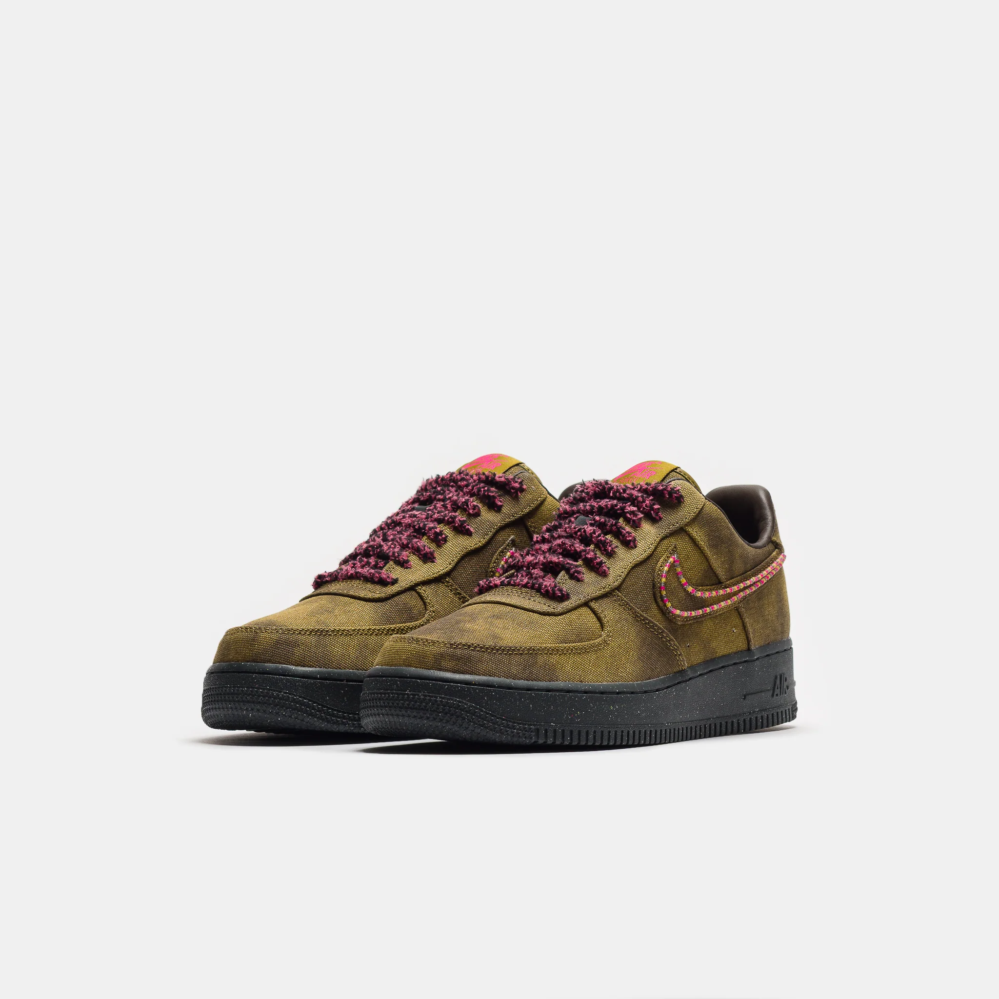 Air Force 1 Sneaker in Desert Moss/Fierce Pink/Midwest Gold - Image 2