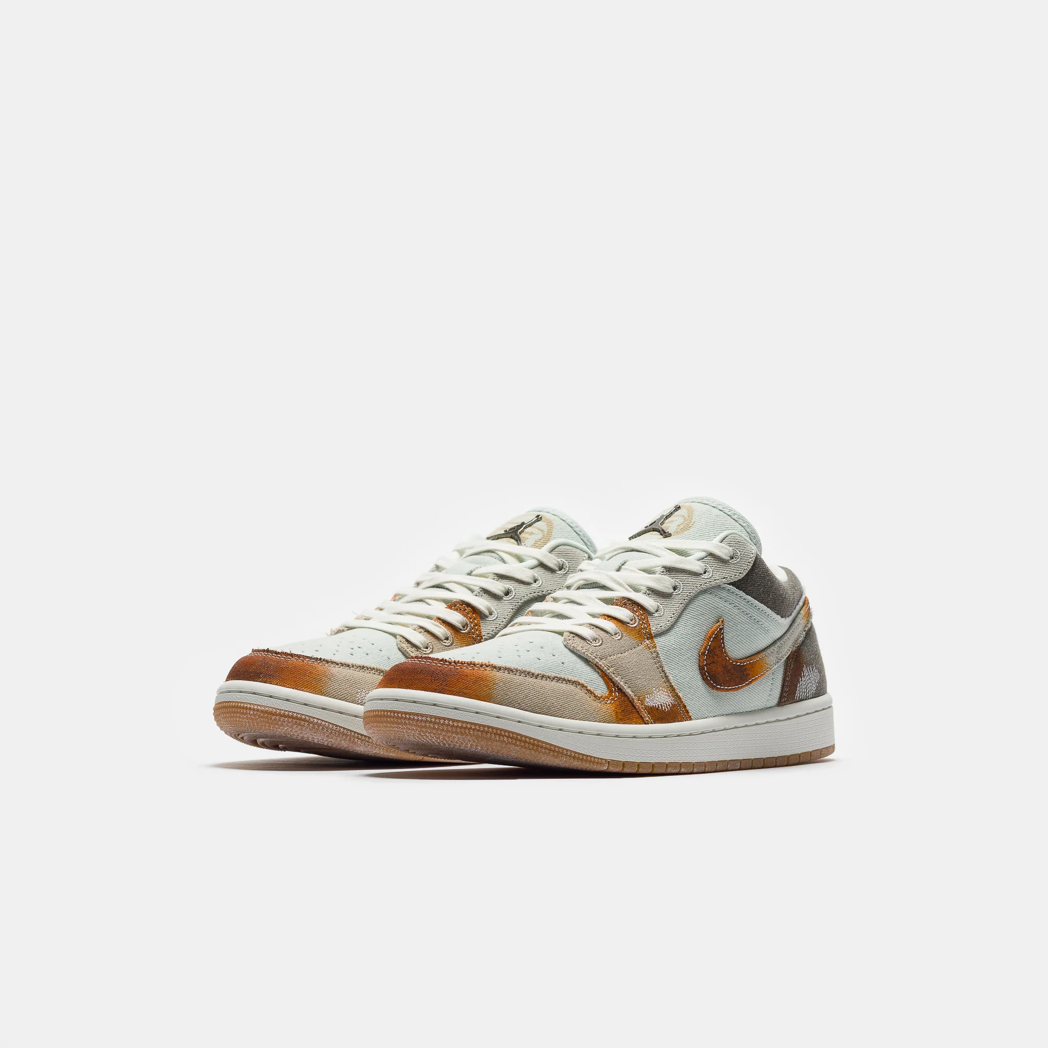 Air Jordan 1 Low SE Sneaker in Multicolor/Sail/Light Bone - Image 2