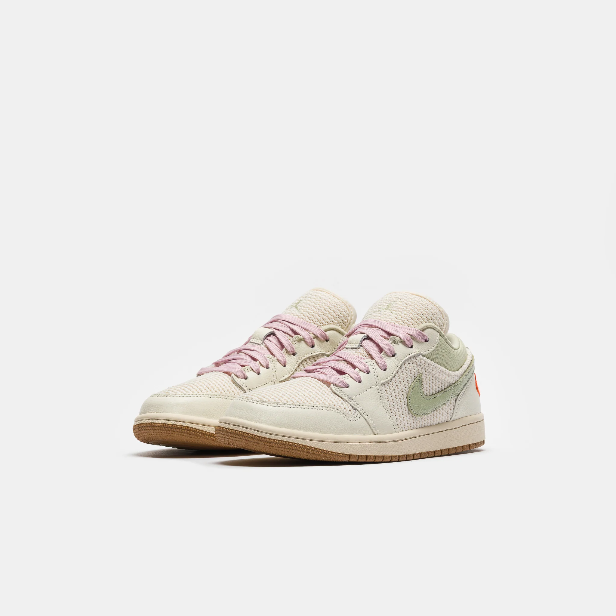 Air Jordan 1 Low SE Sneaker in Sail/Iced Carmine/Olive Aura/Pearl White - Image 2