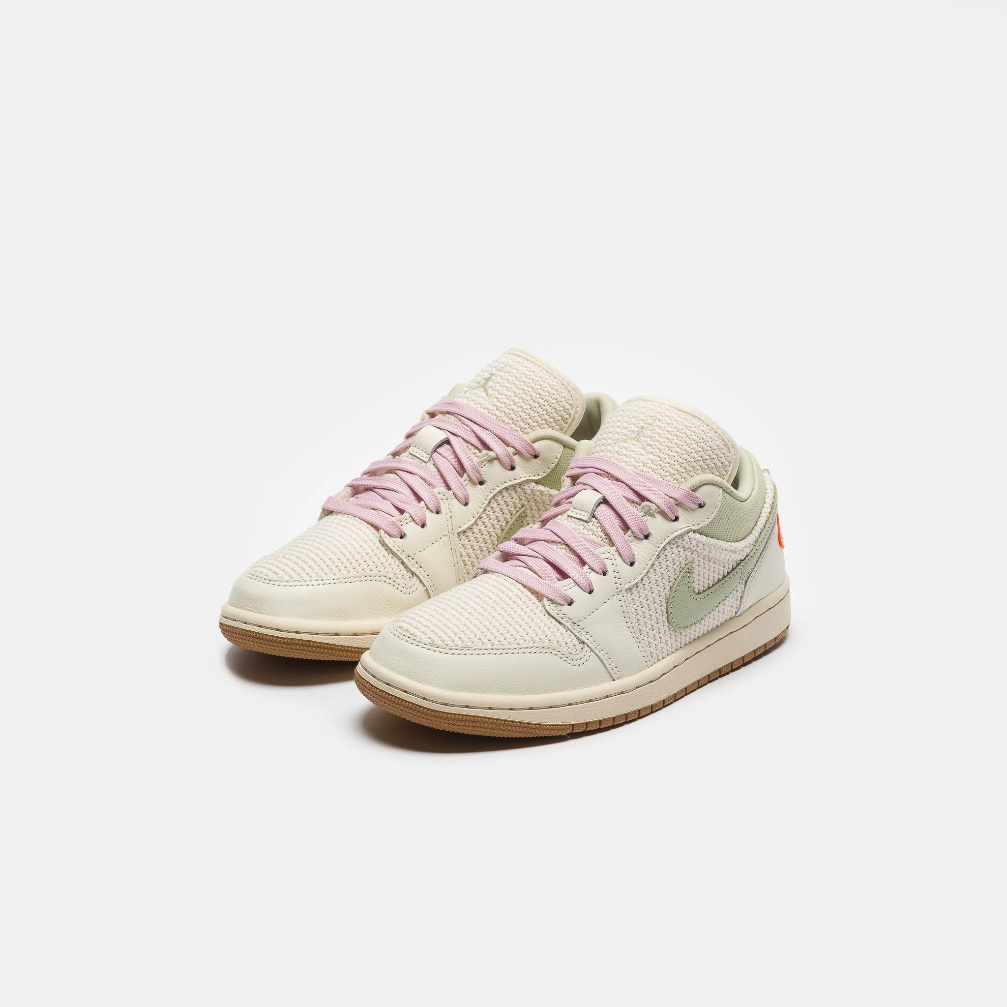 Air Jordan 1 Low SE Sneaker in Sail/Iced Carmine/Olive Aura/Pearl White - Image 3