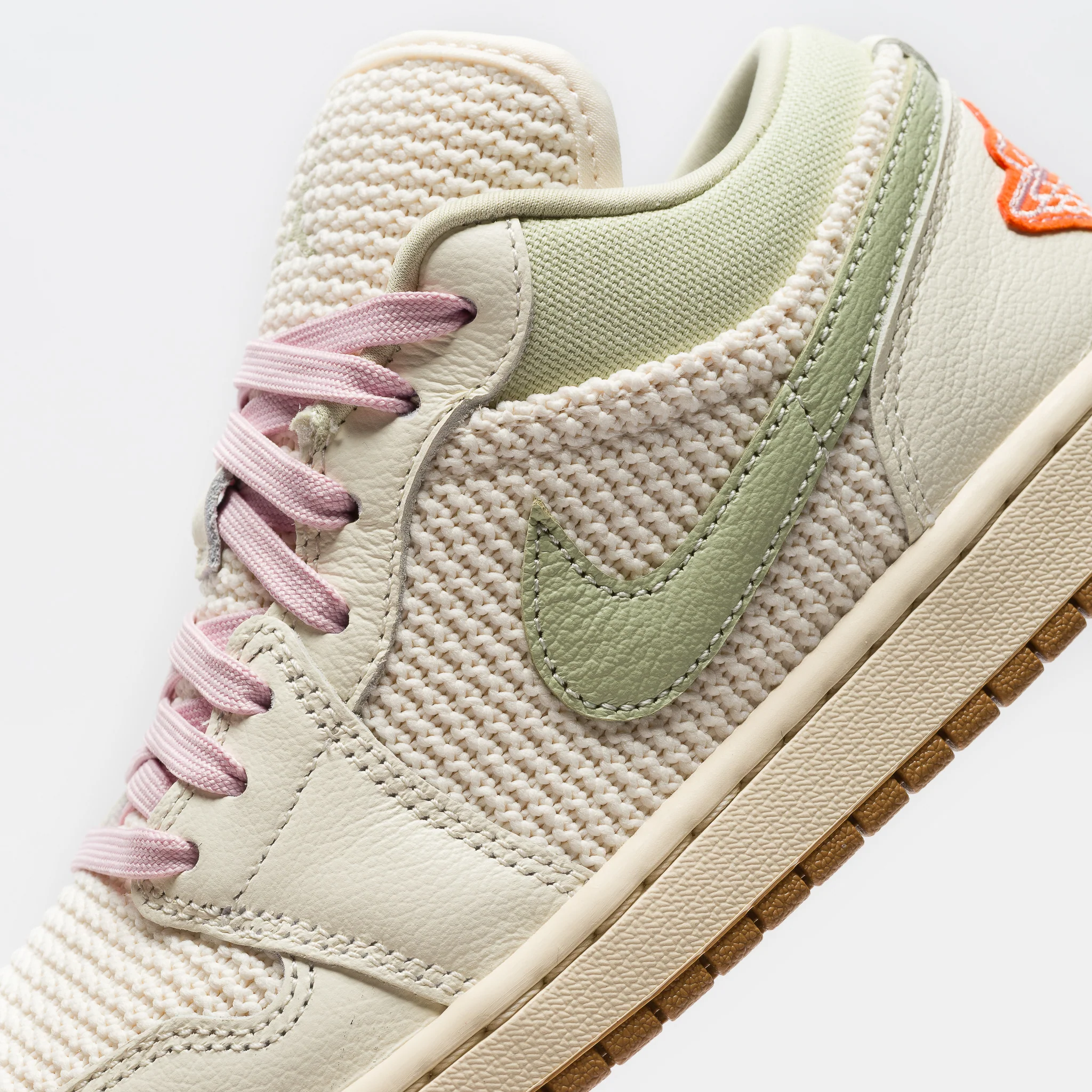 Air Jordan 1 Low SE Sneaker in Sail/Iced Carmine/Olive Aura/Pearl White - Image 5