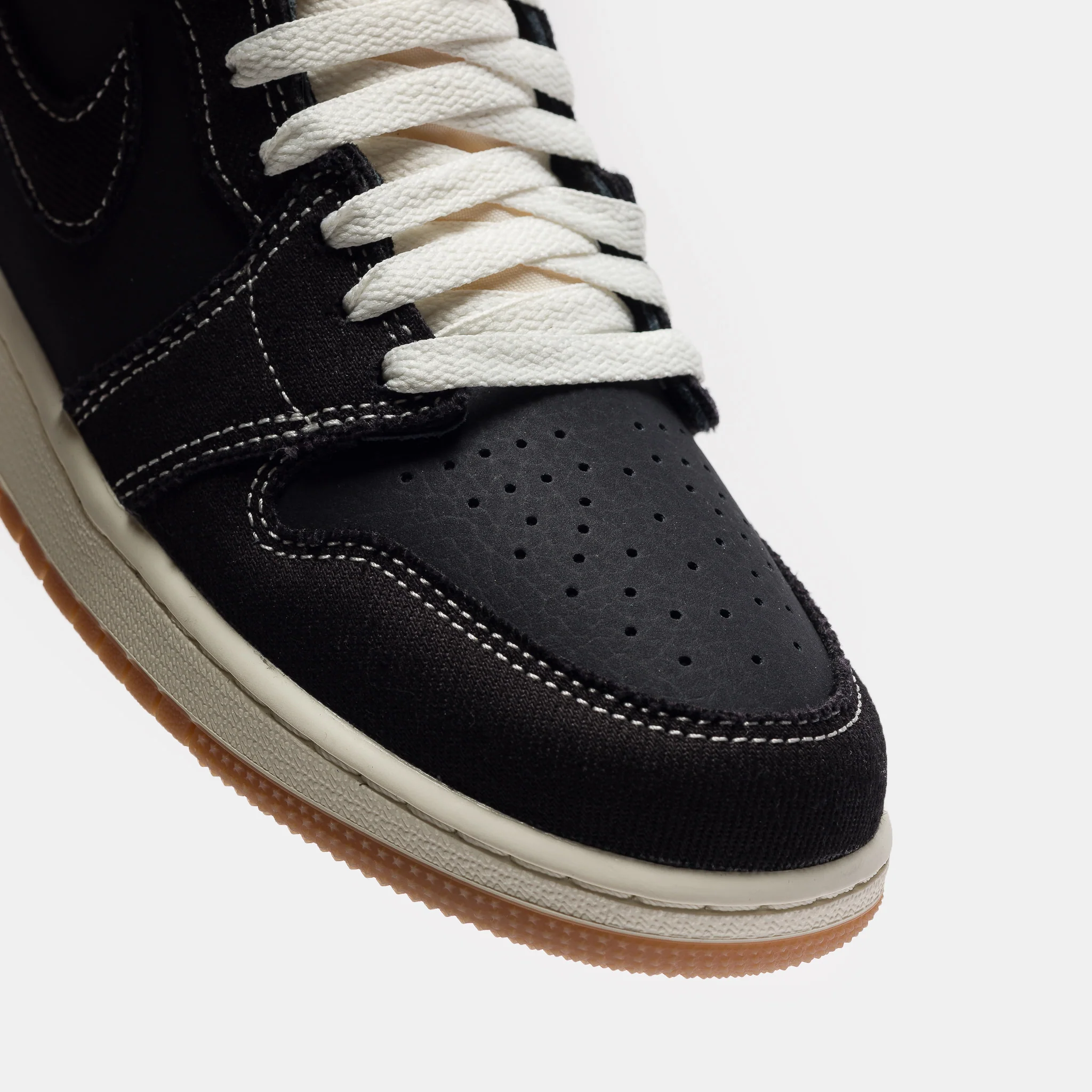 Air Jordan 1 Retro High OG Flight Club Grade School Sneaker in Black/University Red/Sail/Gum Med Brown - Image 7