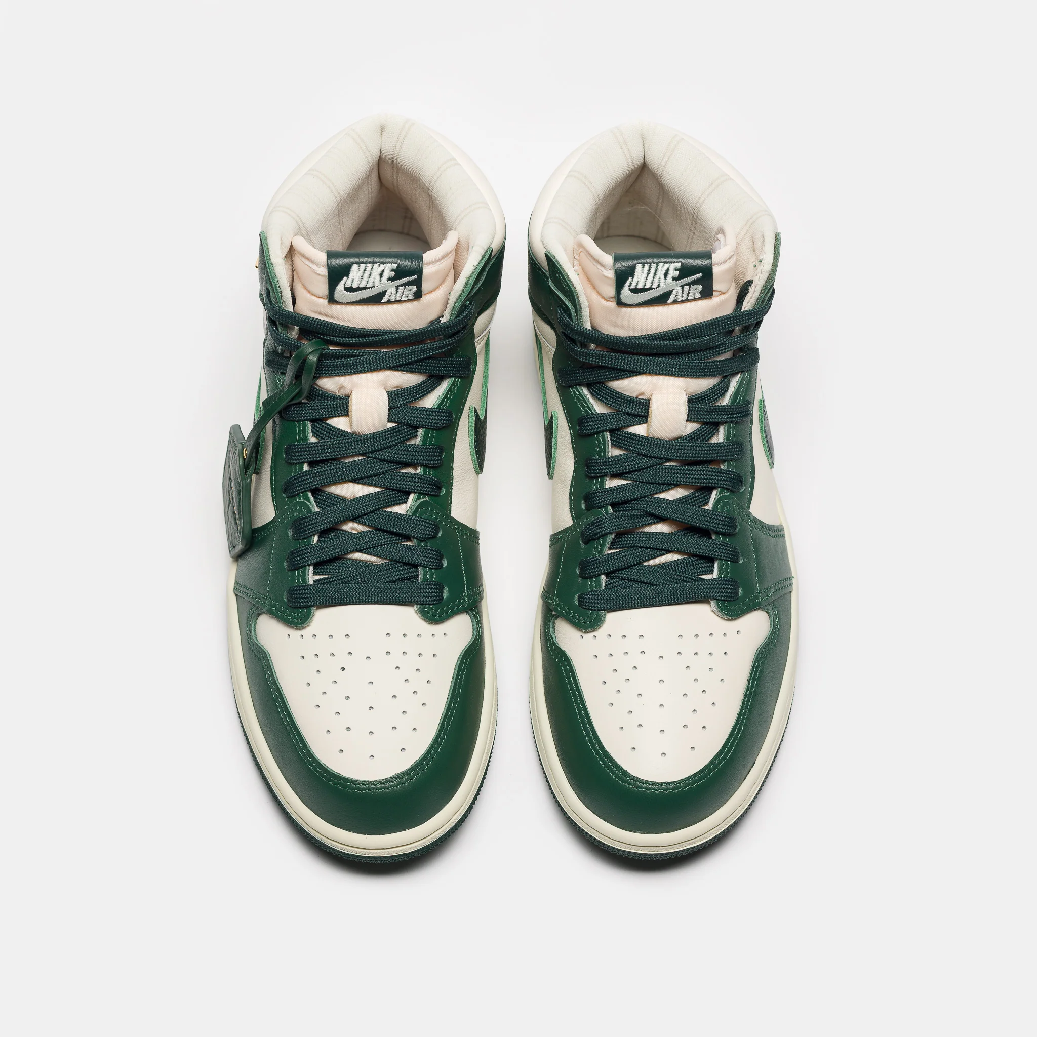 Air Jordan 1 Retro High OG Sneaker in Pale Ivory/Pro Green/Fir/Coconut Milk - Image 4