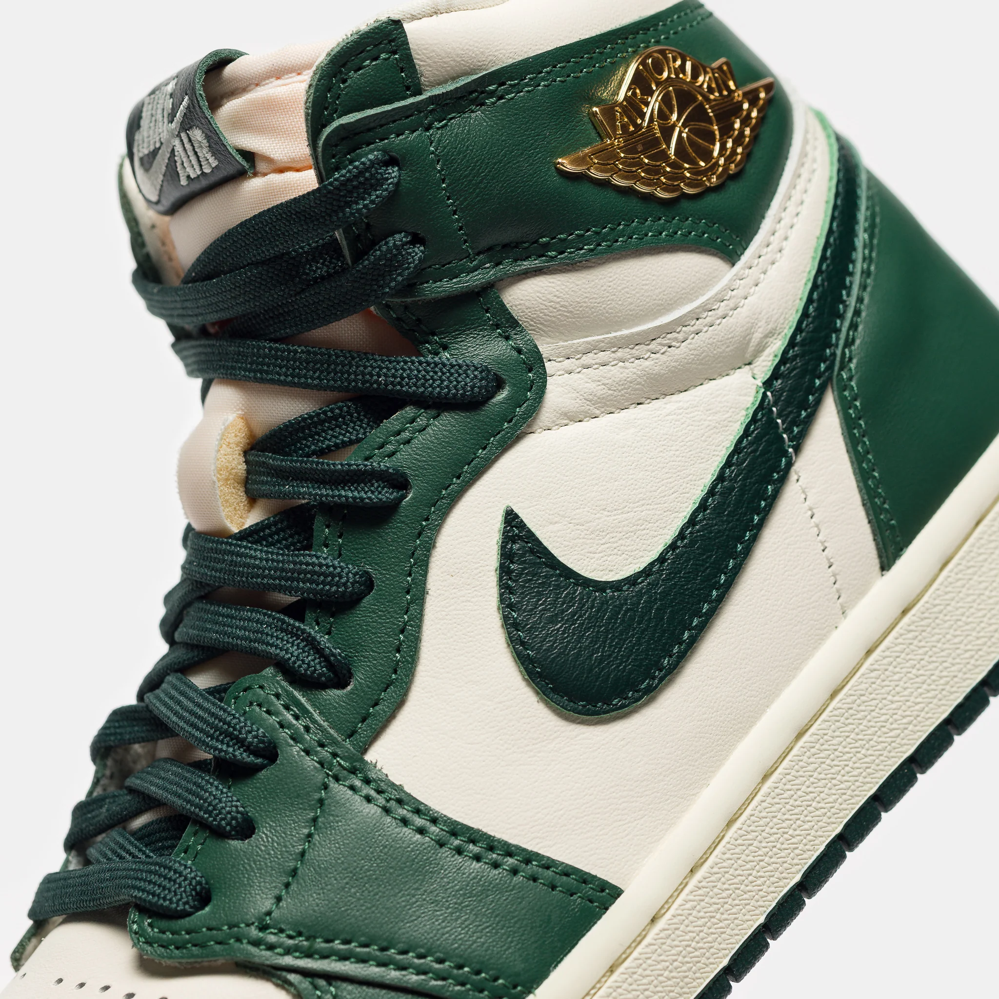 Air Jordan 1 Retro High OG Sneaker in Pale Ivory/Pro Green/Fir/Coconut Milk - Image 8