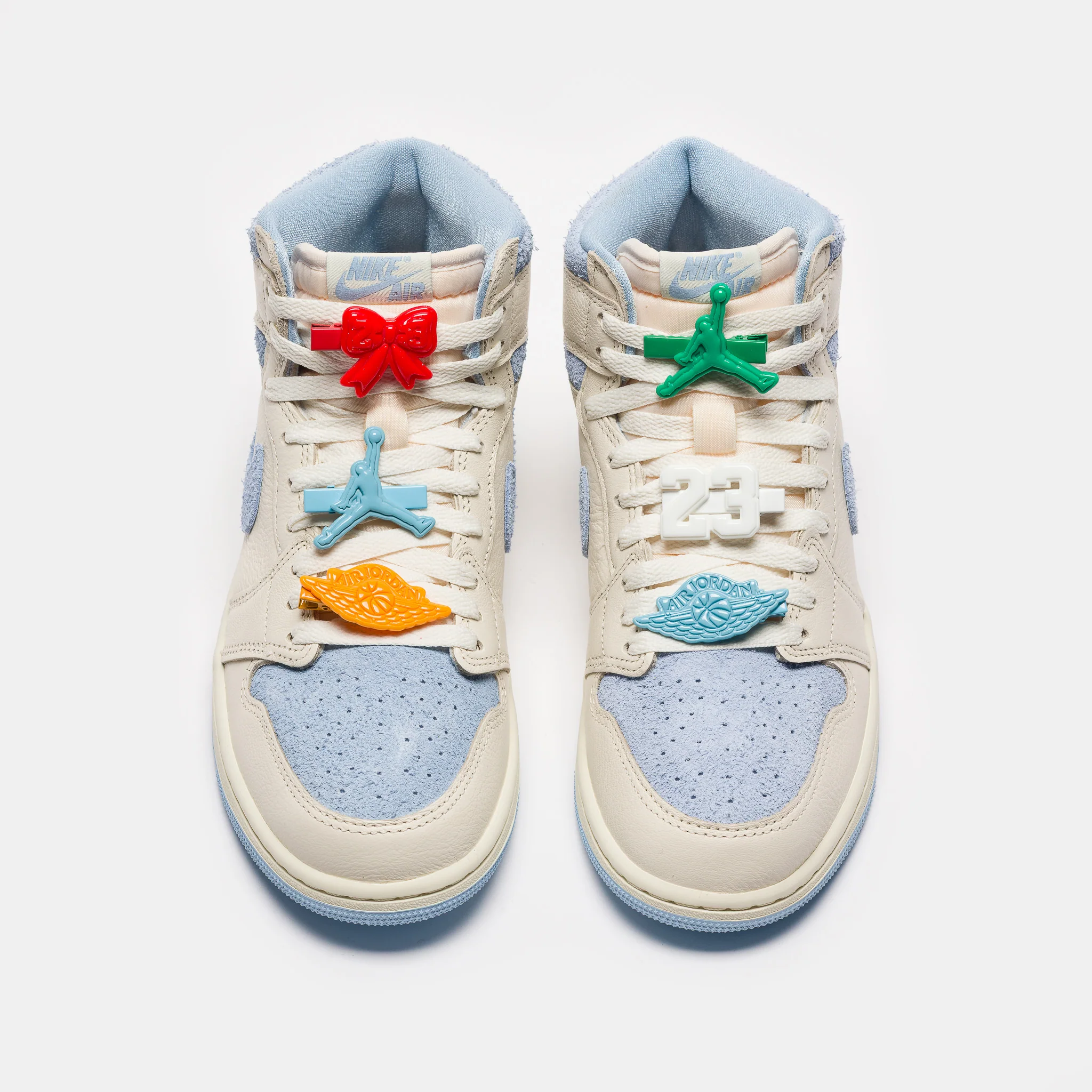 Air Jordan 1 Retro High OG Sneaker in Pale Ivory/Psychic Blue/Coconut Milk - Image 4