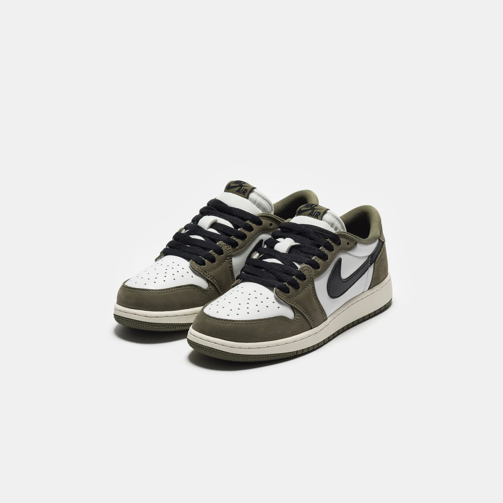 Air Jordan 1 Retro Low Big Kids Sneaker in Medium Olive/Black/Summit White/Sail - Image 3