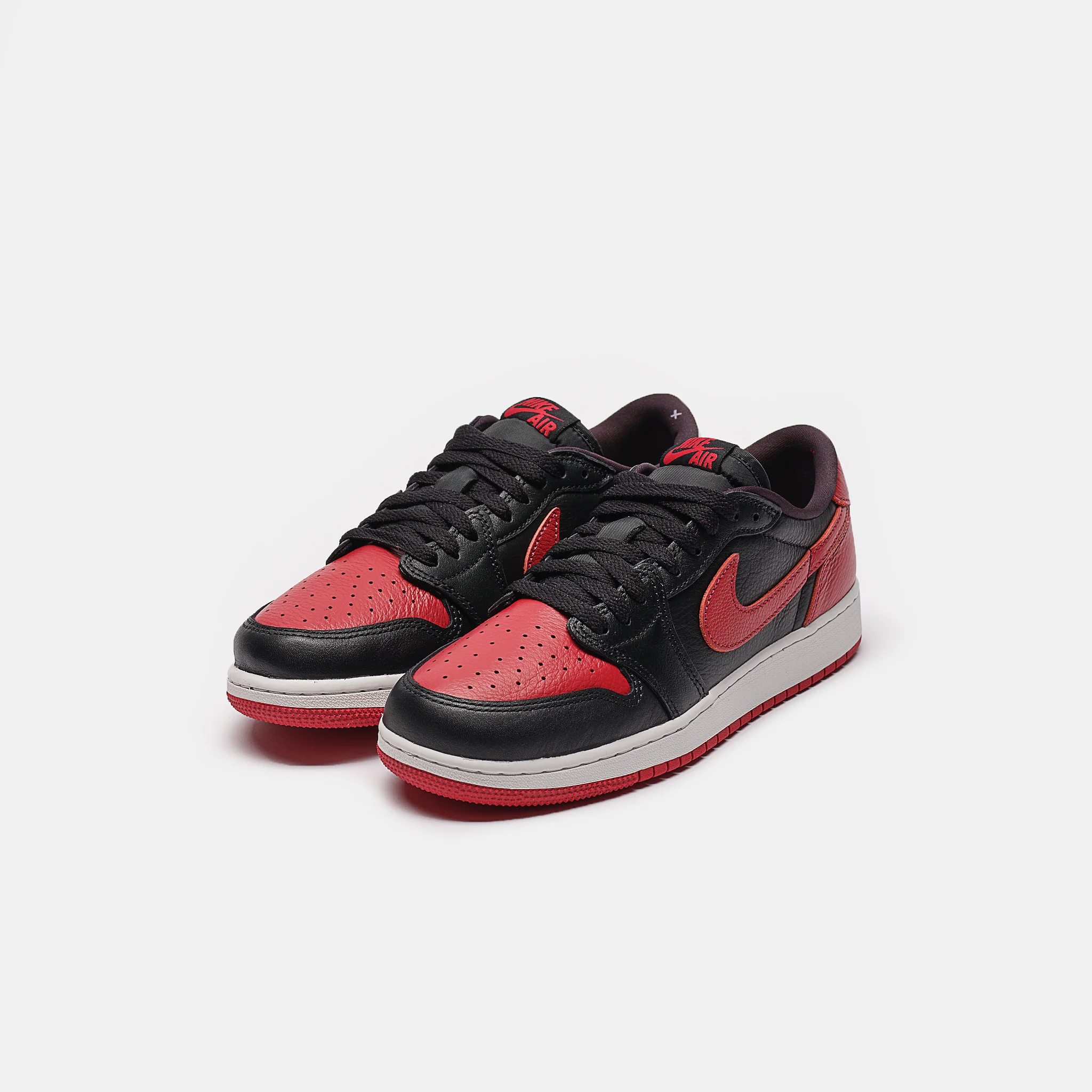 Air Jordan 1 Retro Low OG Big Kids Sneaker in Black/Black/Varsity Red/Summit White - Image 3