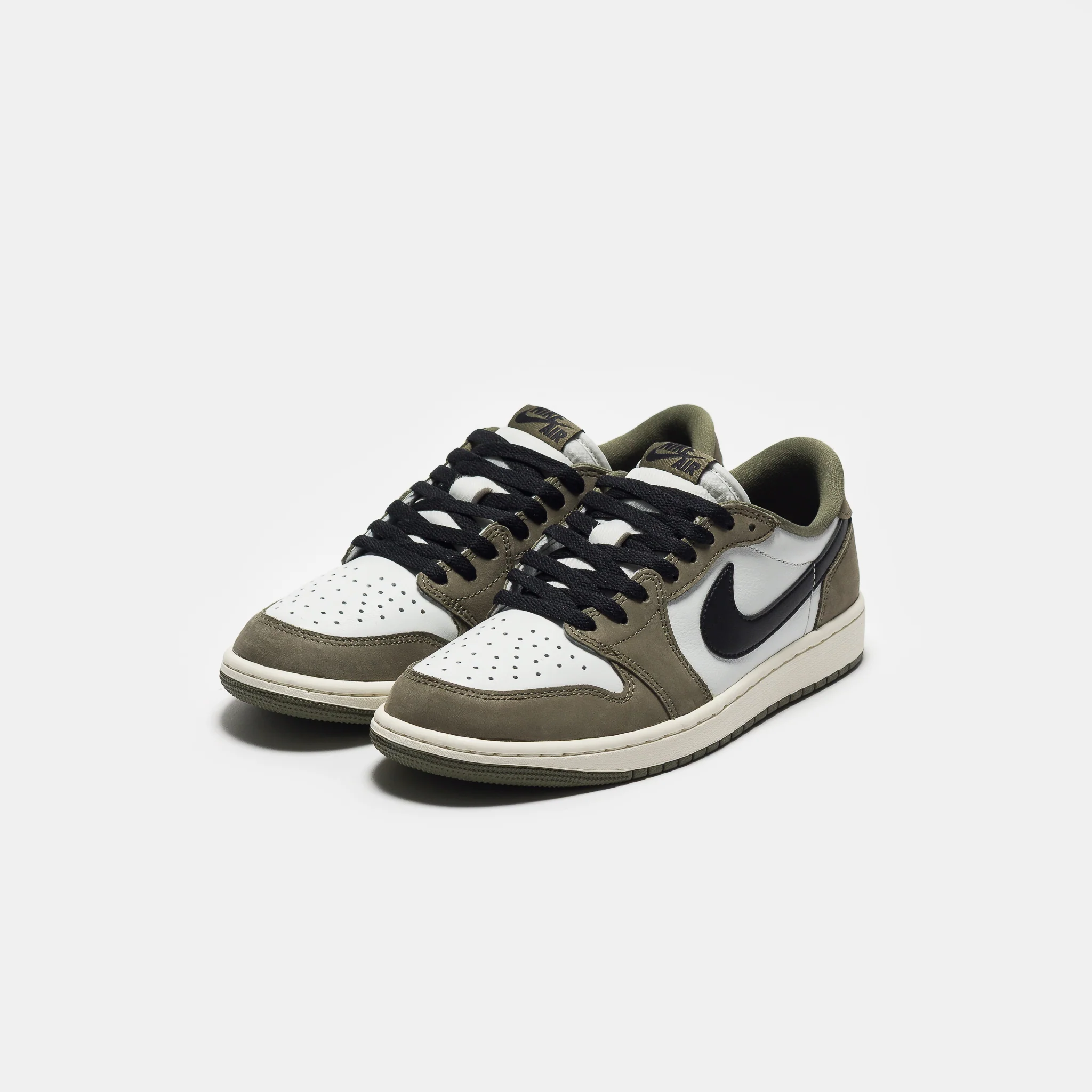 Air Jordan 1 Retro Low Sneaker in Medium Olive/Black/Summit White/Sail - Image 3