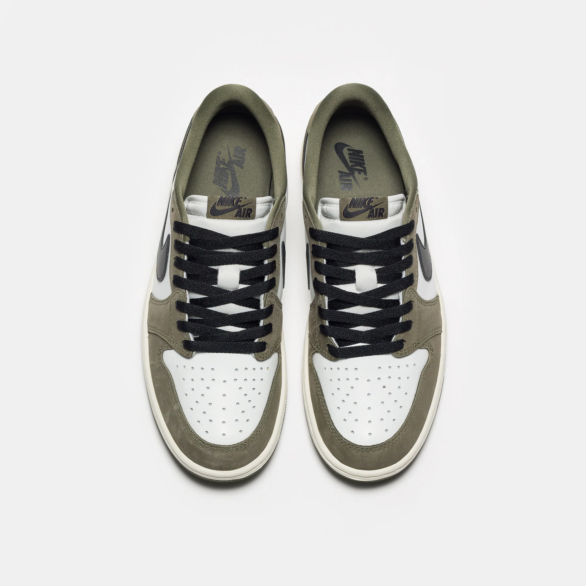 Air Jordan 1 Retro Low Sneaker in Medium Olive/Black/Summit White/Sail - Image 4