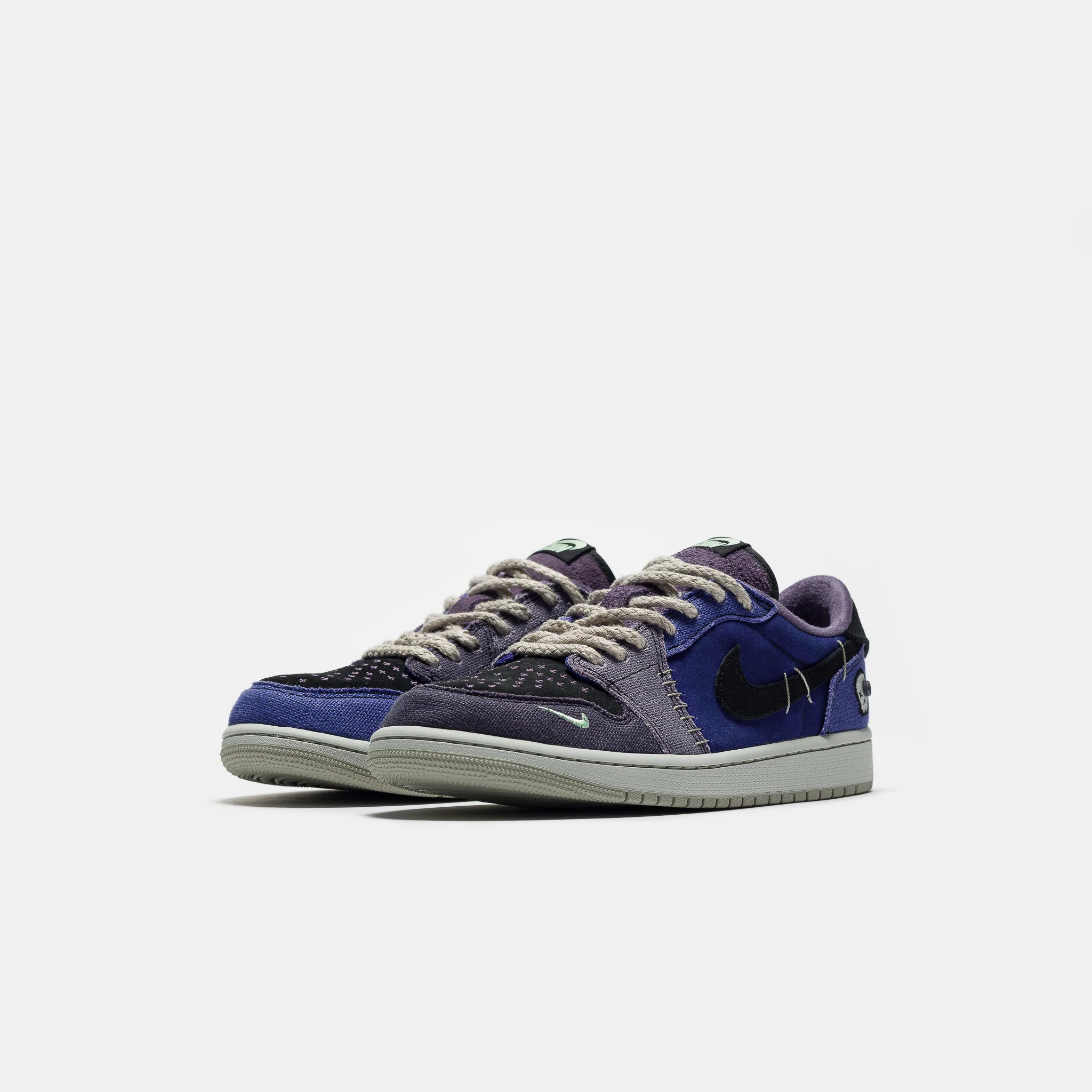Air Jordan 1 Retro Low Sneaker in Regency Purple/Vapor Green/Black - Image 2