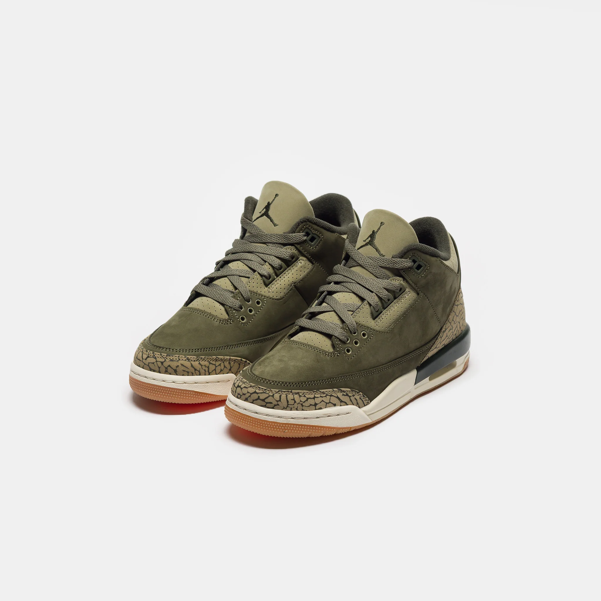 Air Jordan 3 Retro Grade School Sneaker in Medium Olive/Sequoia/Neutral Olive/Sail - Image 3