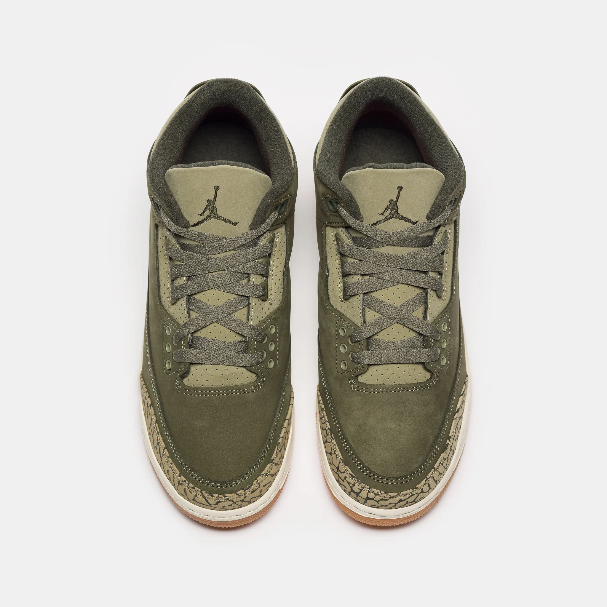 Air Jordan 3 Retro Grade School Sneaker in Medium Olive/Sequoia/Neutral Olive/Sail - Image 4