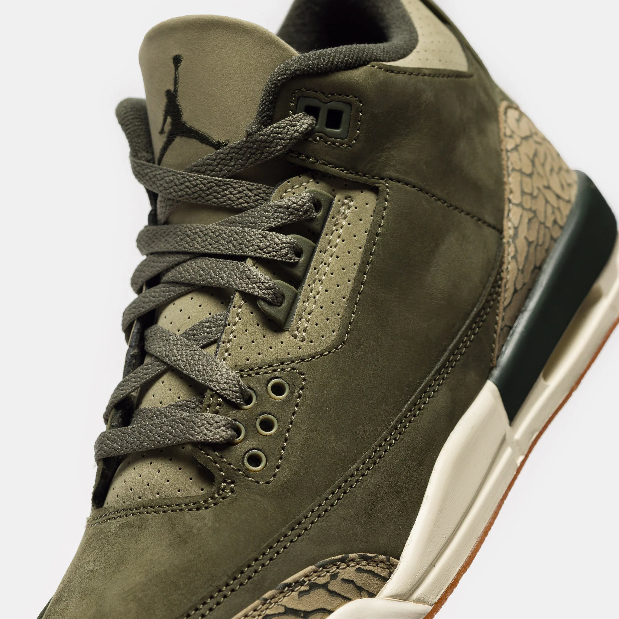 Air Jordan 3 Retro Grade School Sneaker in Medium Olive/Sequoia/Neutral Olive/Sail - Image 6