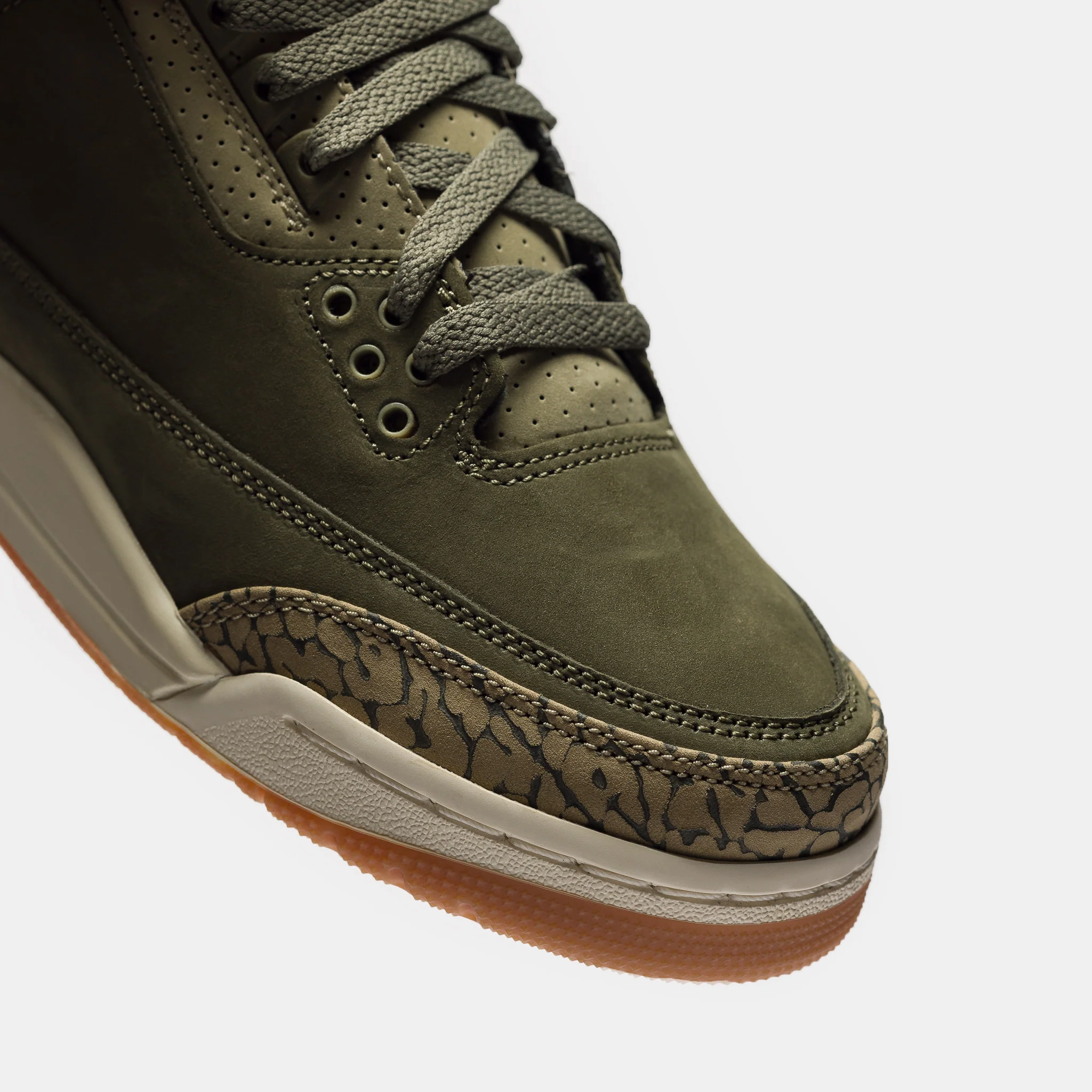 Air Jordan 3 Retro Grade School Sneaker in Medium Olive/Sequoia/Neutral Olive/Sail - Image 7