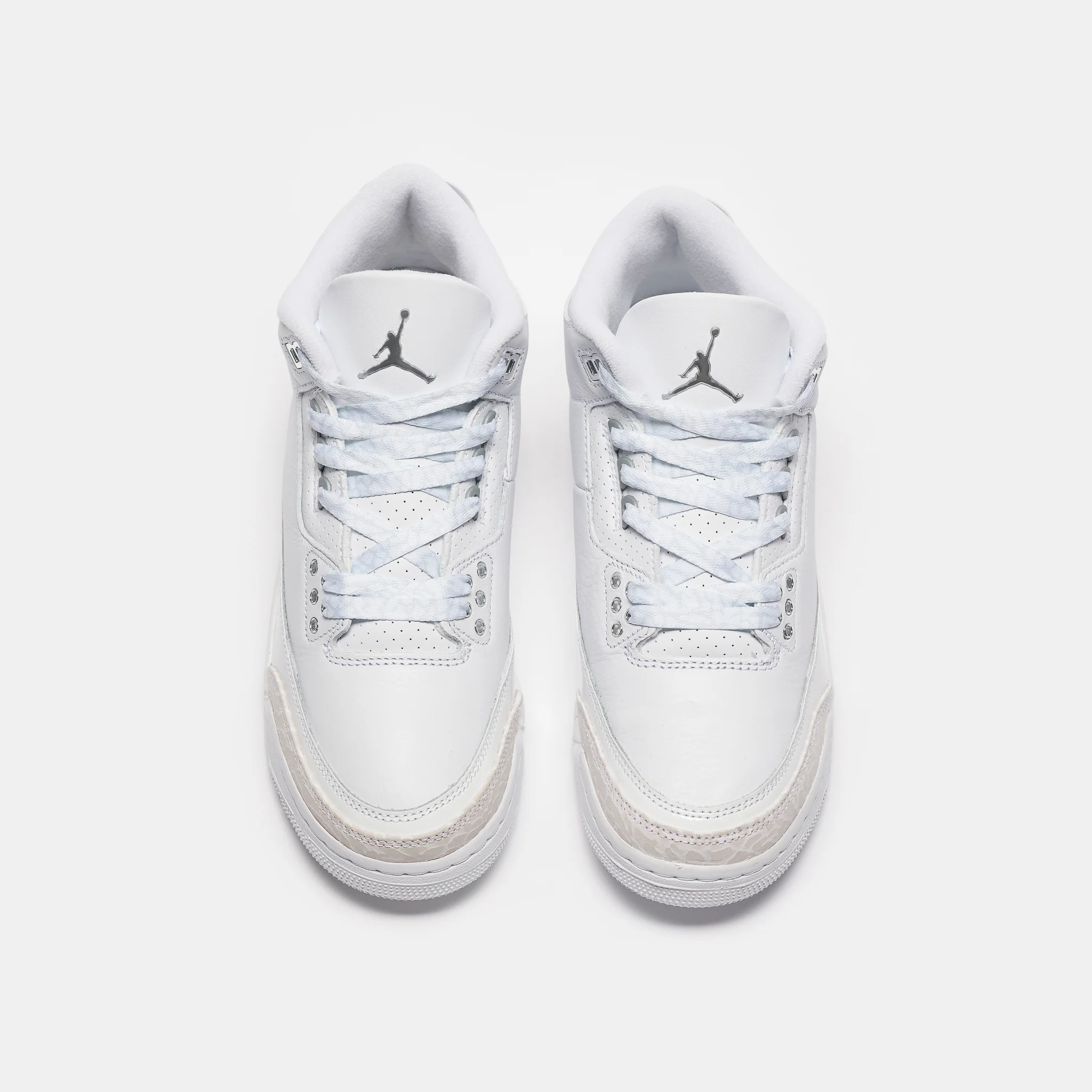 Air Jordan 3 Retro Grade School Sneaker in White/Metallic Silver/White - Image 4