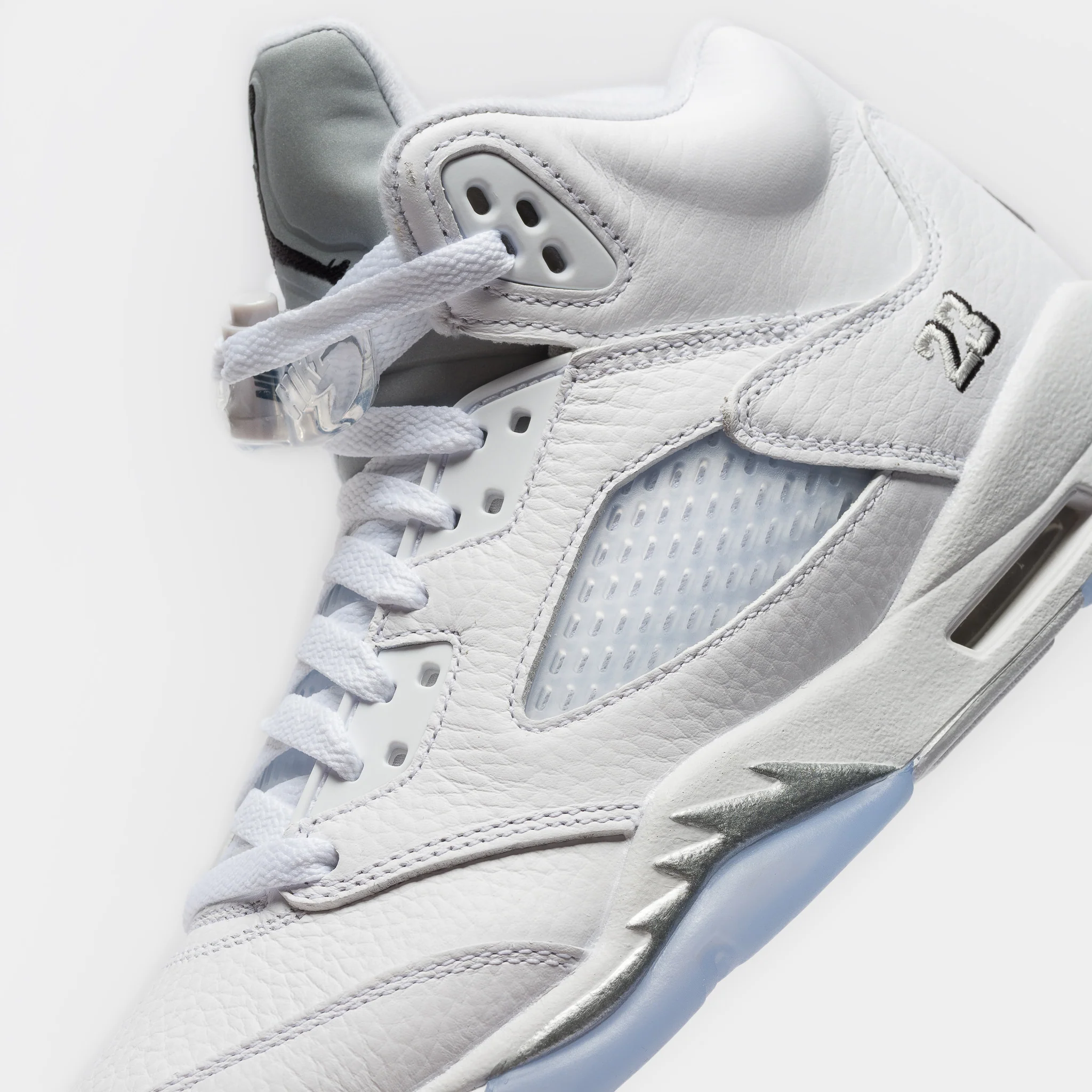 Air Jordan 5 Retro Grade School Sneaker in White/Black/Metallic Silver - Image 6