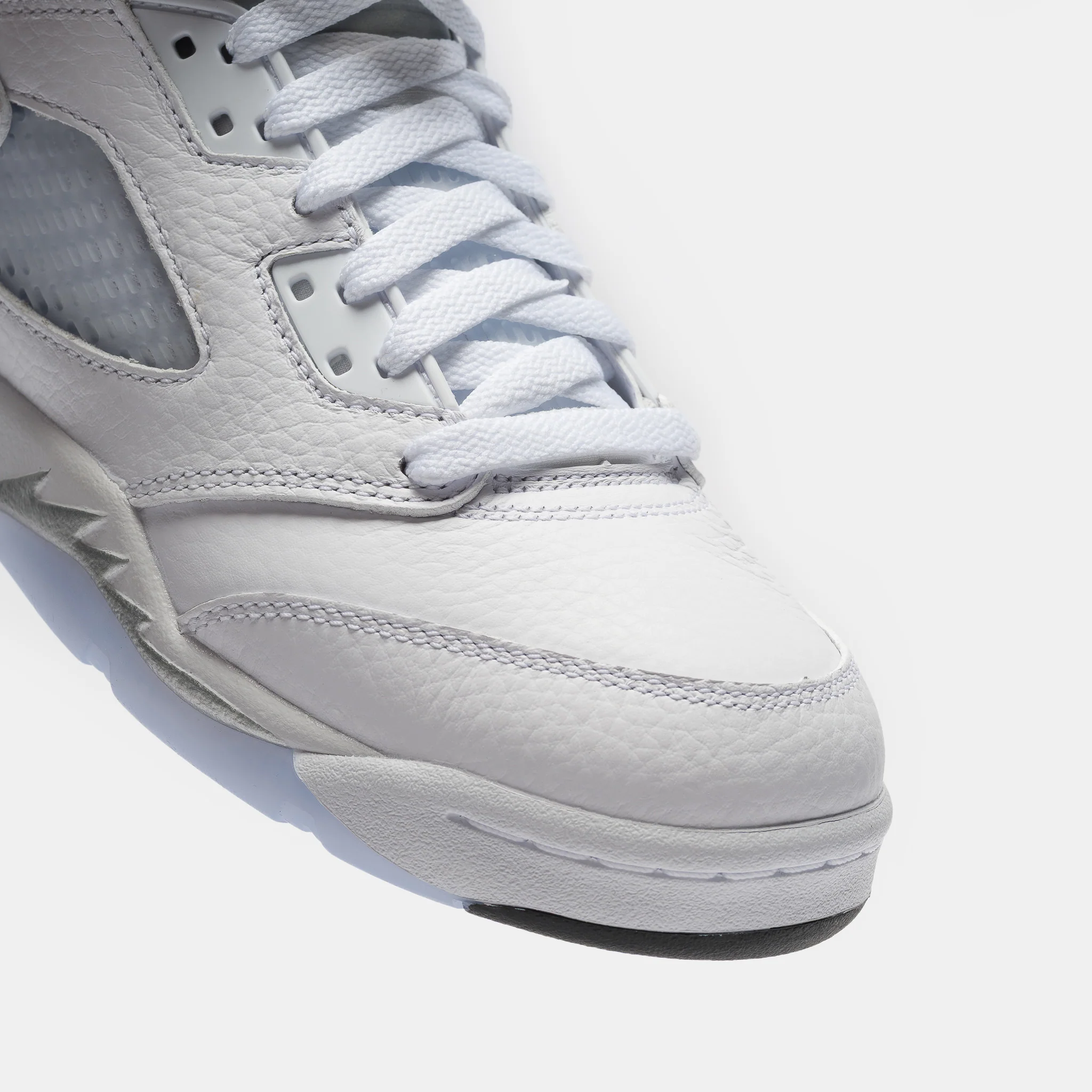 Air Jordan 5 Retro Grade School Sneaker in White/Black/Metallic Silver - Image 7