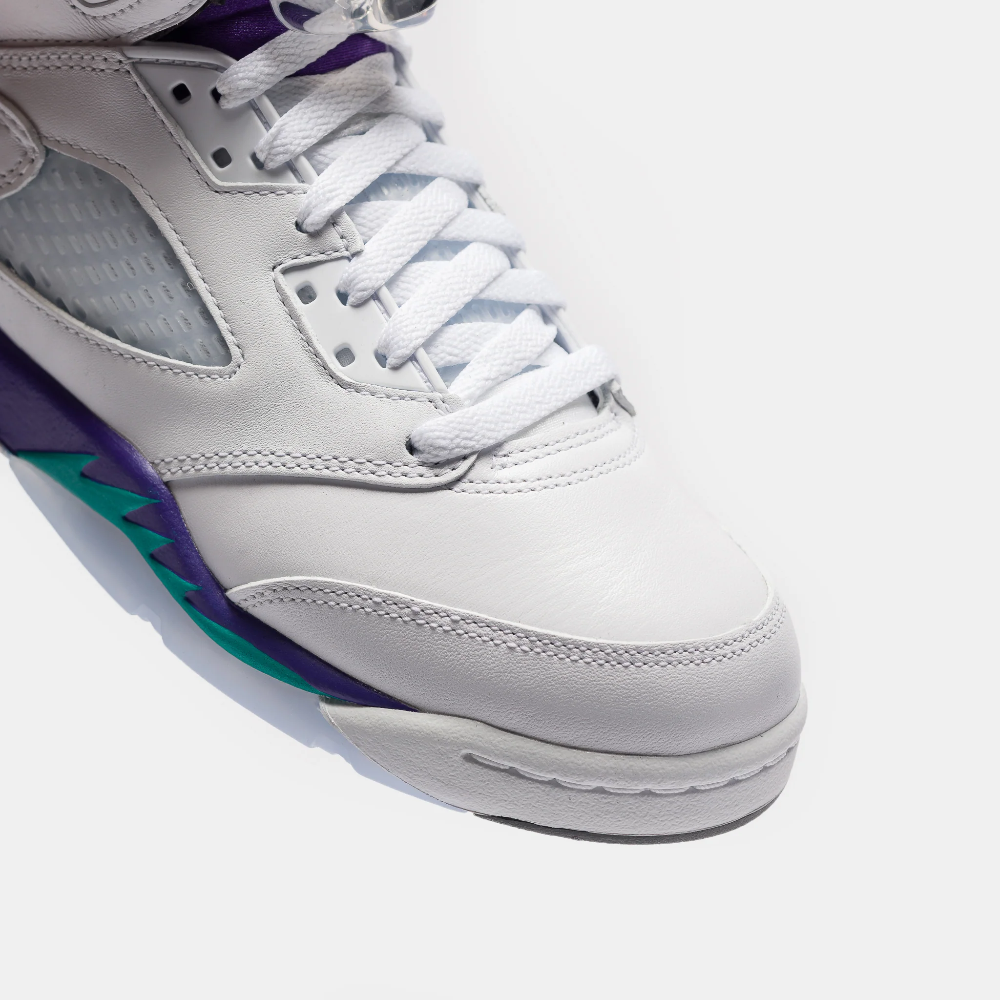 Air Jordan 5 Retro Grade School Sneaker in White/New Emerald/Grape Ice/Black - Image 7
