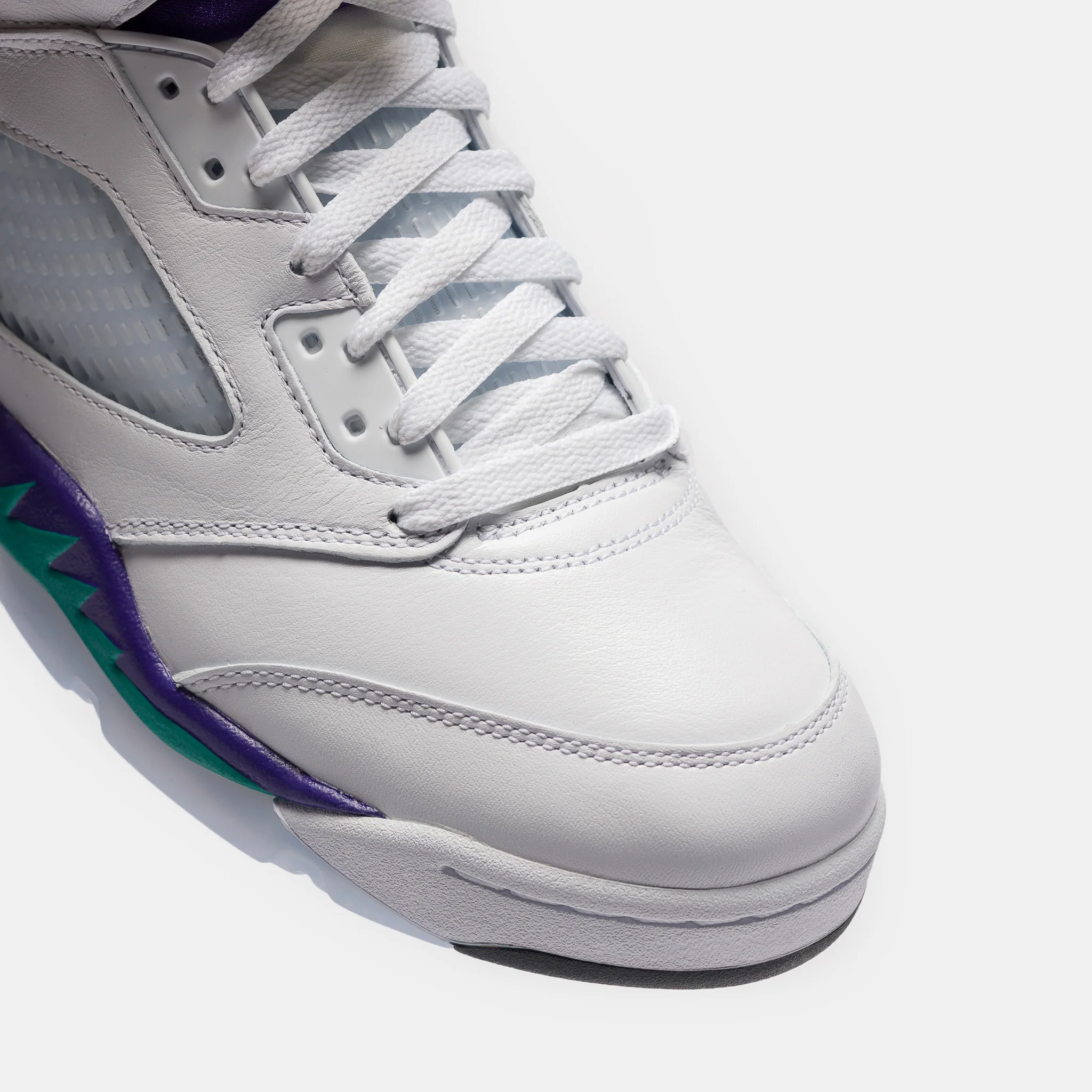 Air Jordan 5 Retro Sneaker in White/New Emerald/Grape Ice/Black - Image 7