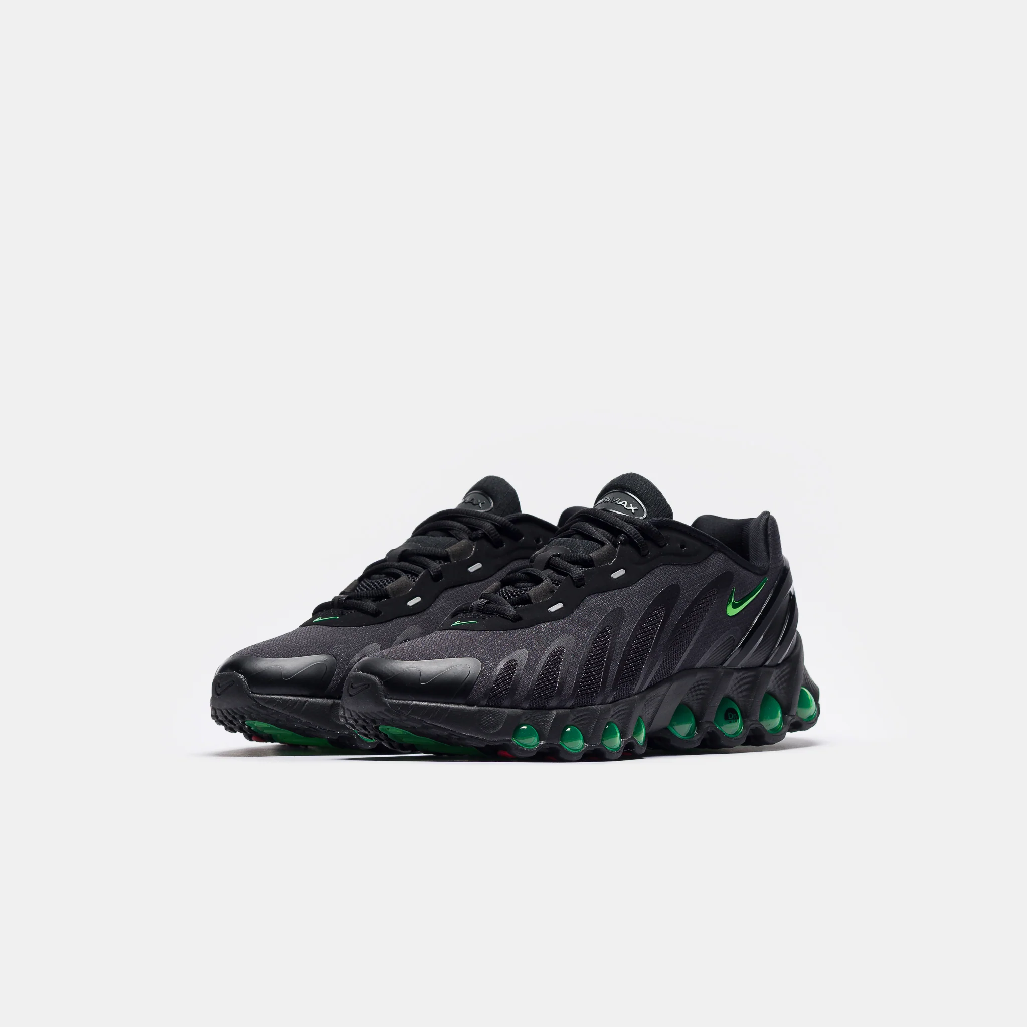 Air Max DN8 Sneaker in Black/Green Strike/Dk Smoke Grey/Black - Image 2