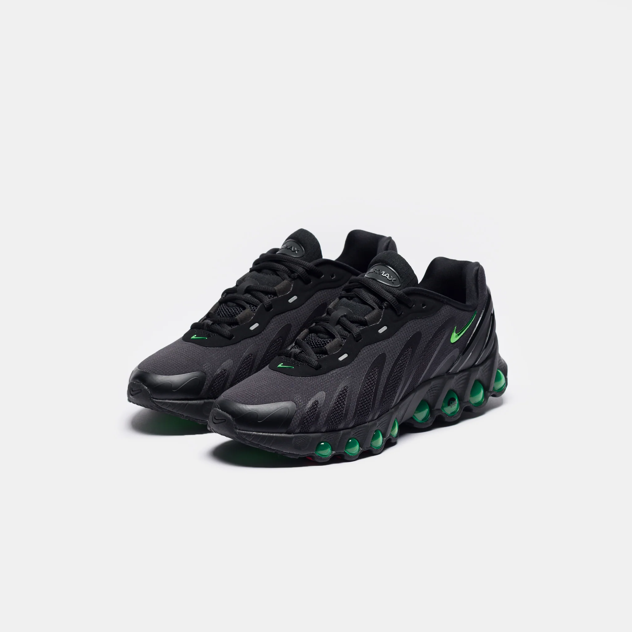 Air Max DN8 Sneaker in Black/Green Strike/Dk Smoke Grey/Black - Image 3