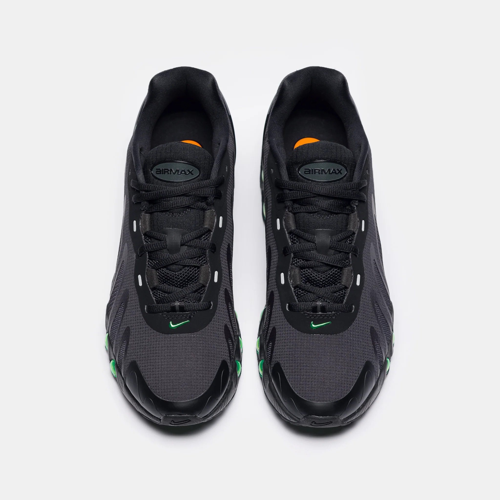 Air Max DN8 Sneaker in Black/Green Strike/Dk Smoke Grey/Black - Image 4