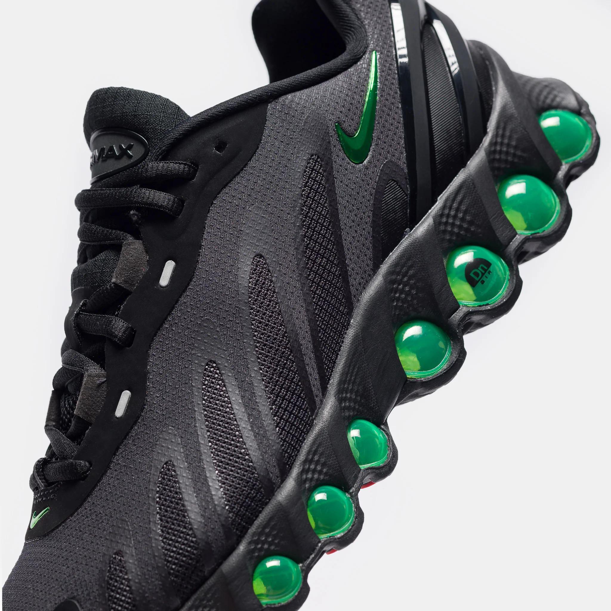 Air Max DN8 Sneaker in Black/Green Strike/Dk Smoke Grey/Black - Image 5