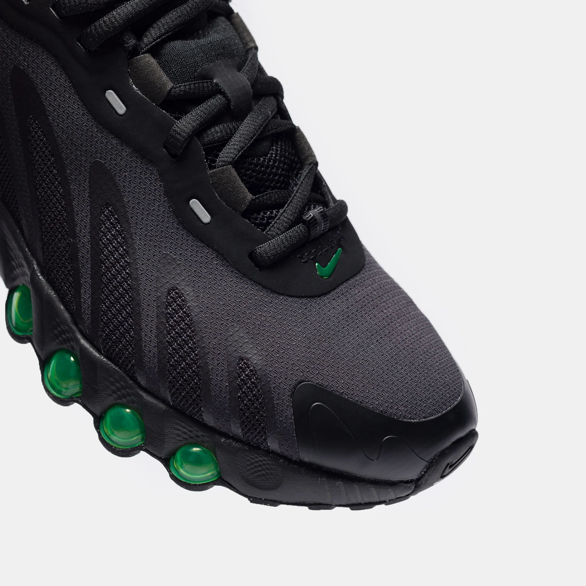 Air Max DN8 Sneaker in Black/Green Strike/Dk Smoke Grey/Black - Image 6