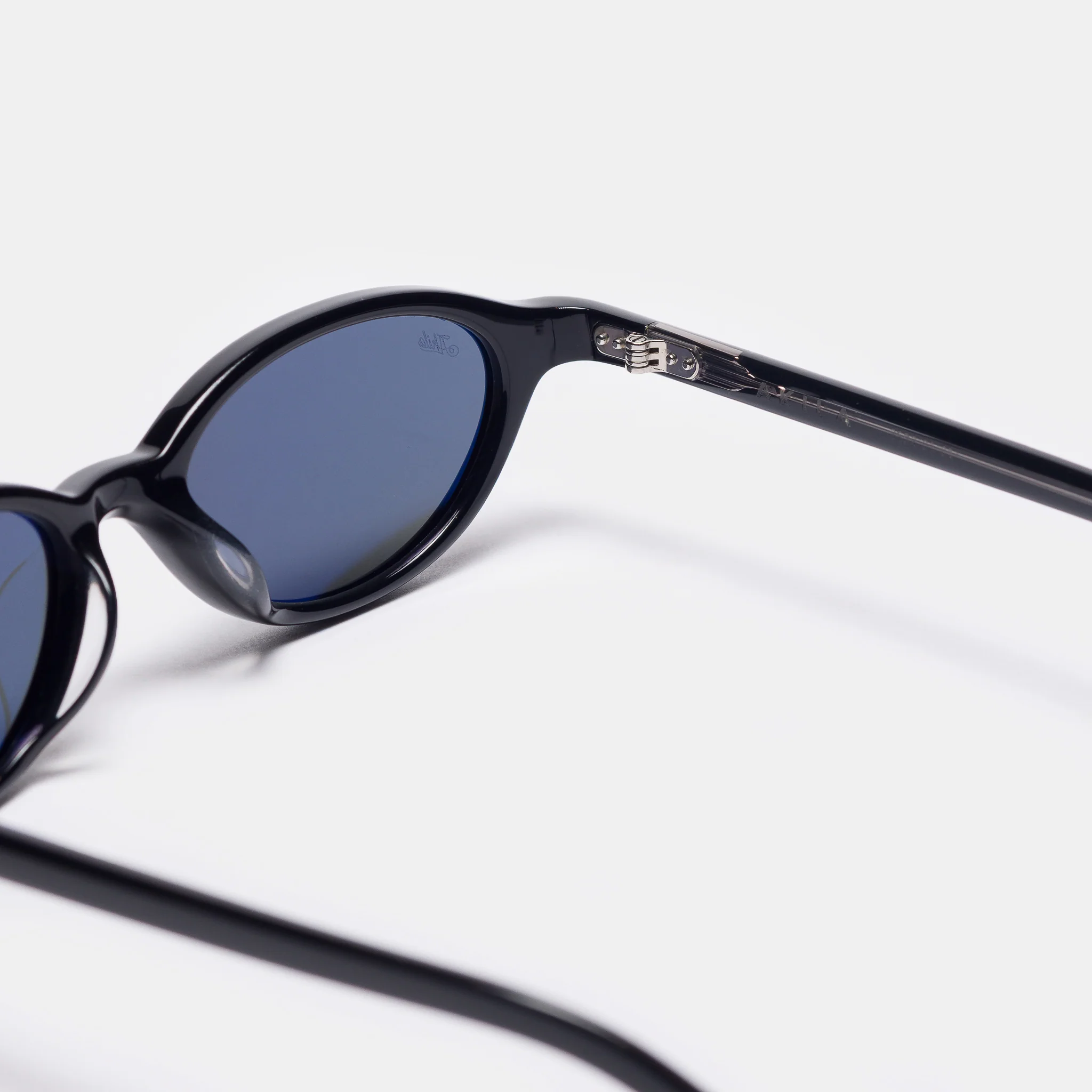 Alien Sunglasses in Black/Black - Image 4