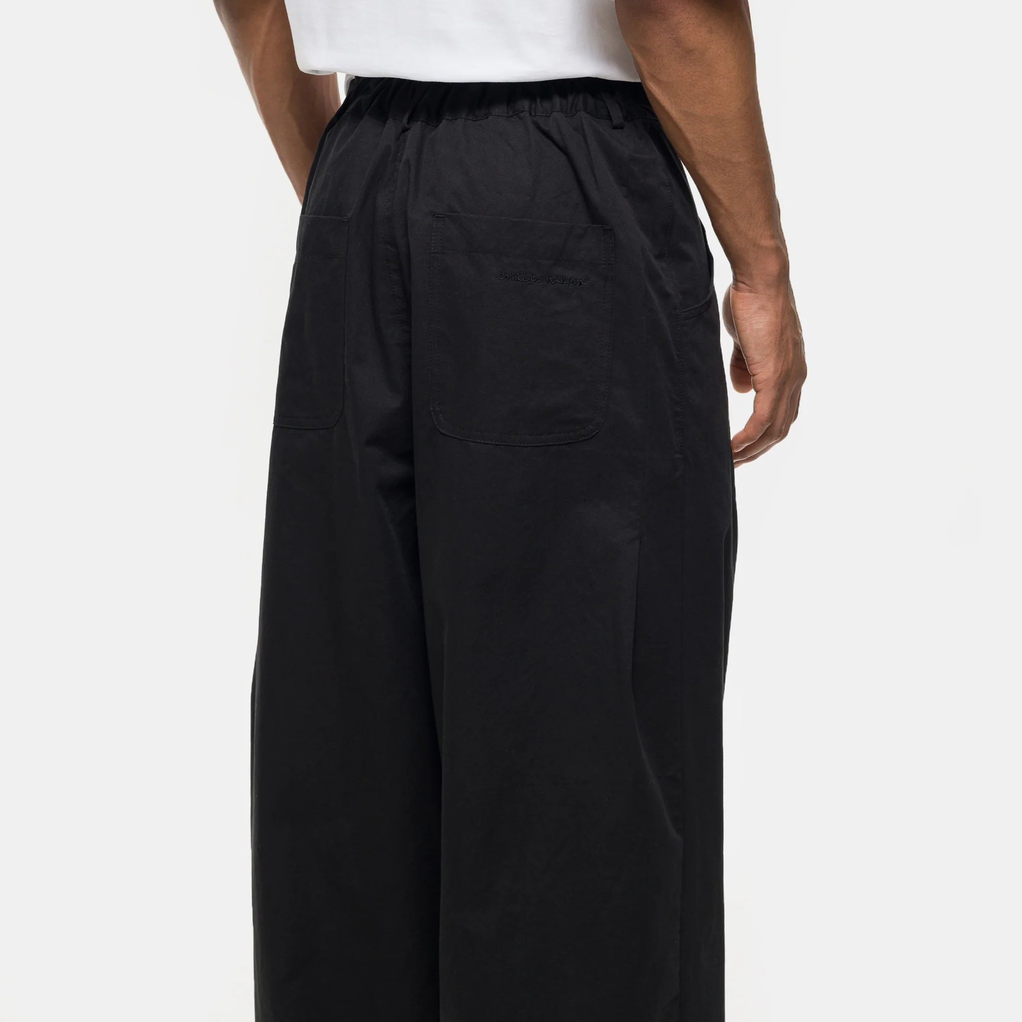 Back-Pleat Cotton Trouser in Black - Image 5