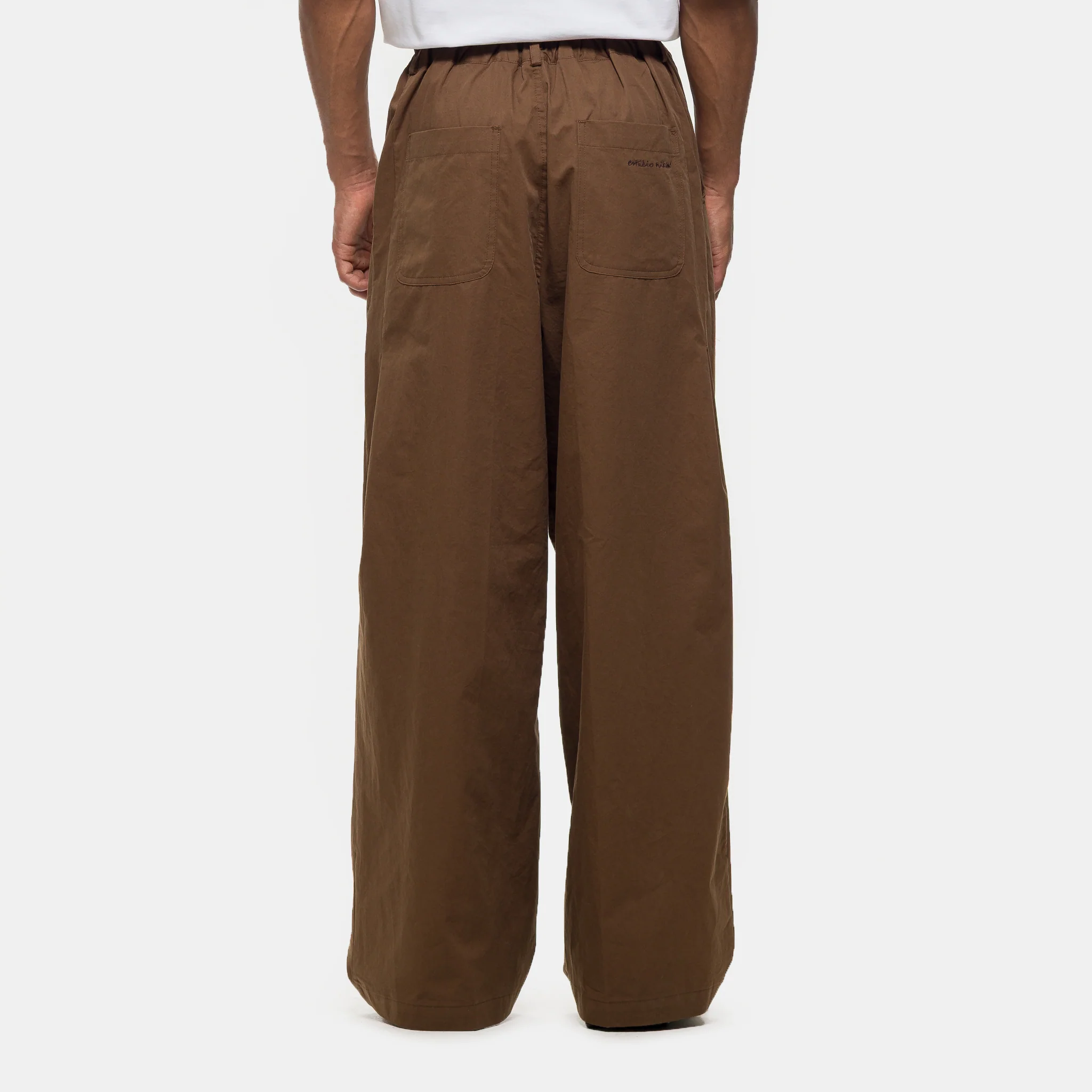 Back-Pleat Cotton Trouser in Brown - Image 3