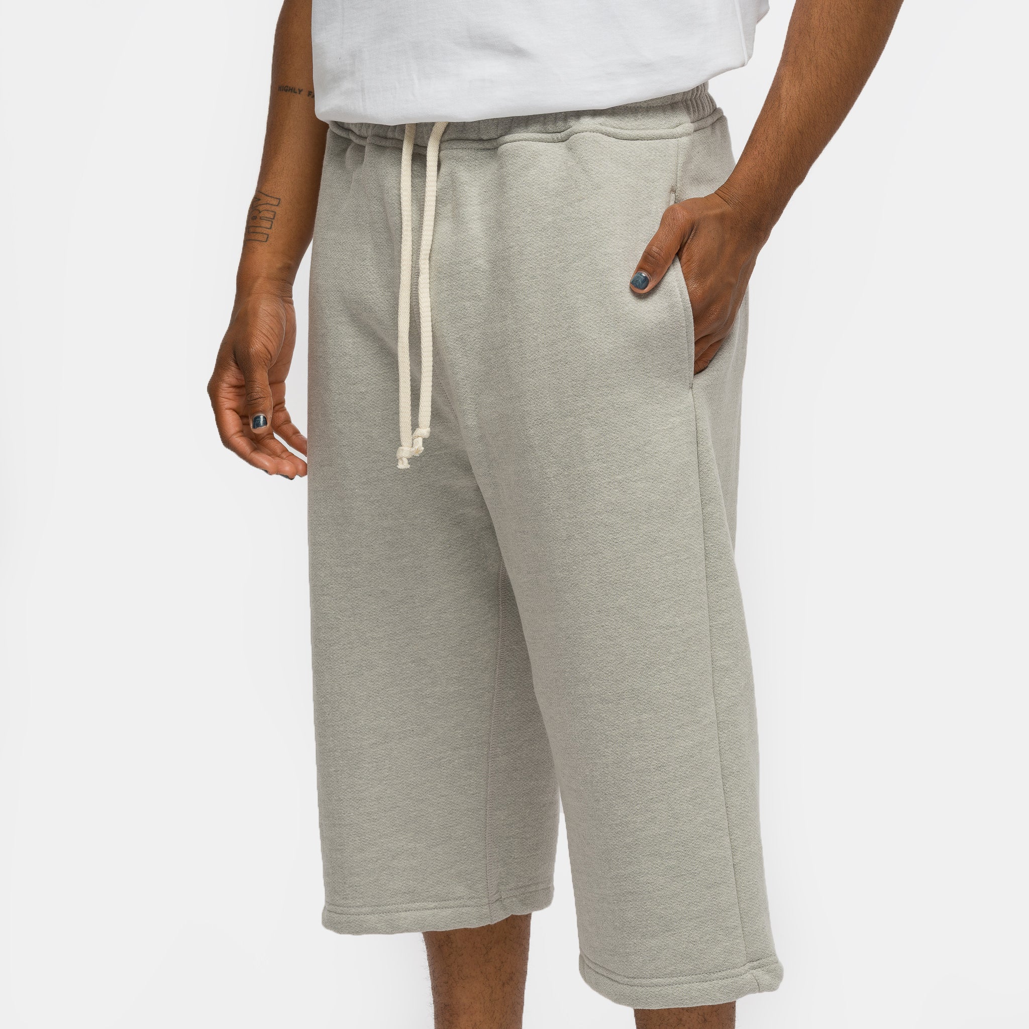 Basics Sweatshort in Heather Grey - Image 4