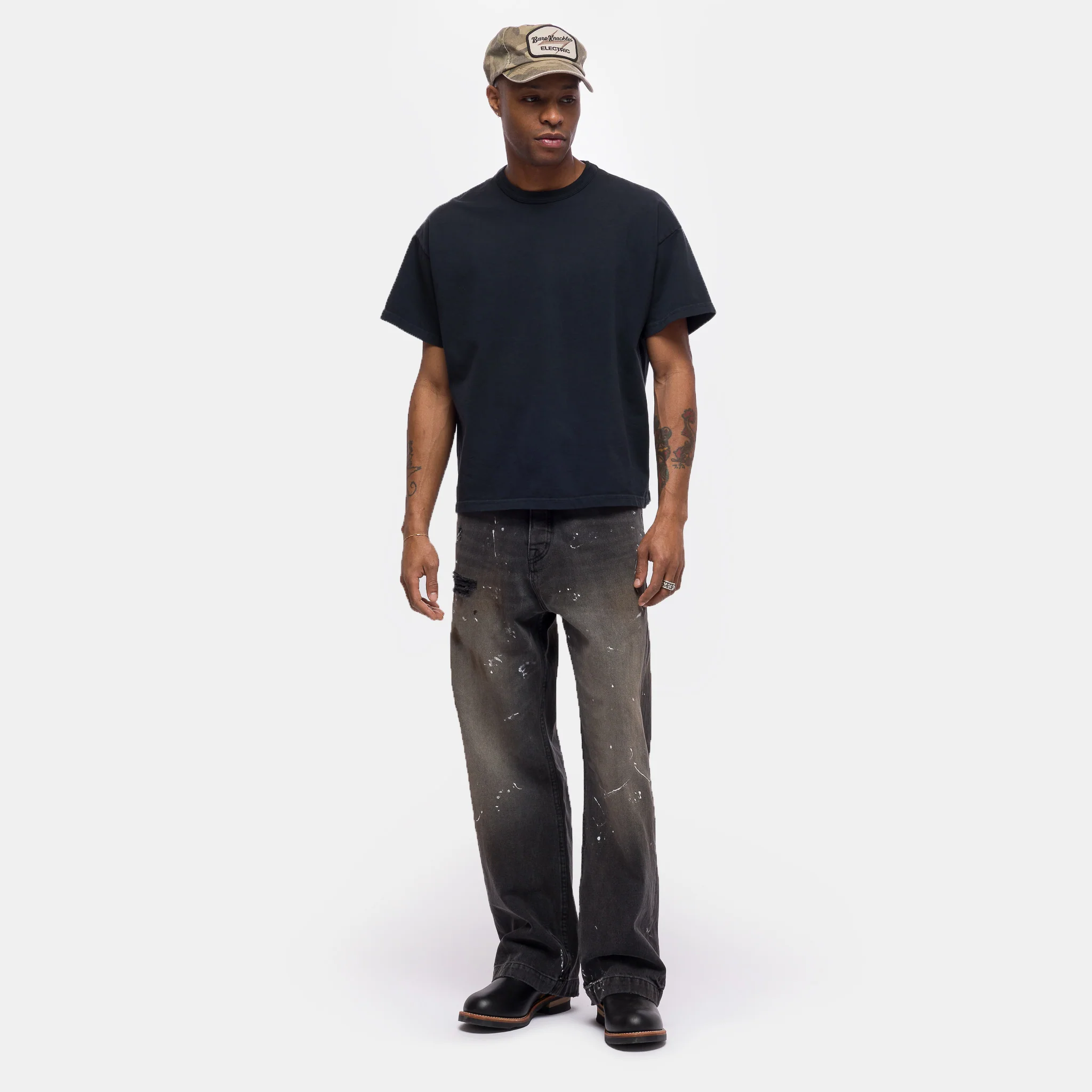 Basics T-Shirt	in Black - Image 2