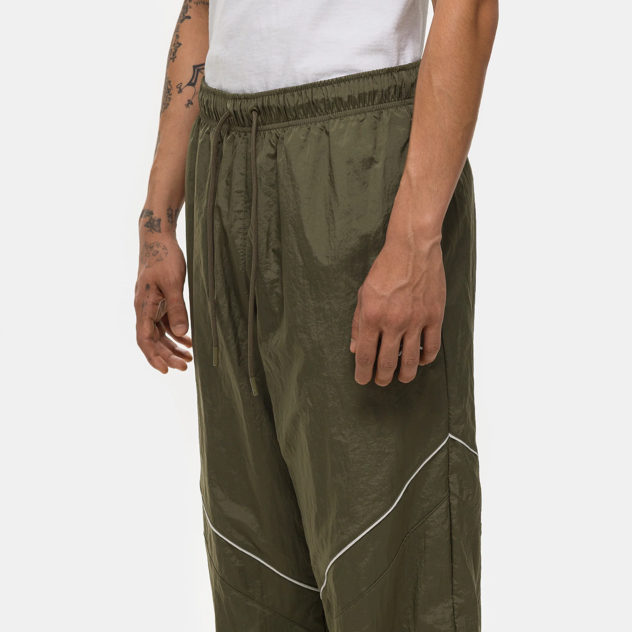 Brooklyn Draft Pant in Medium Olive/Sail/Sail - Image 4