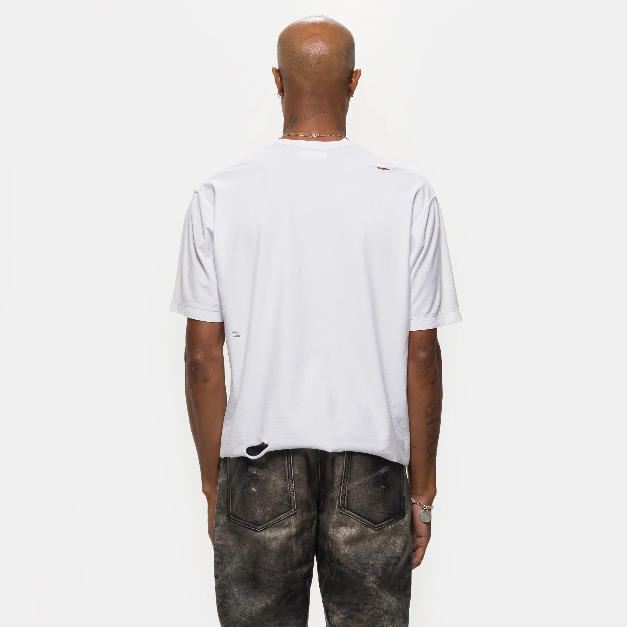 Buen Ratico T-Shirt in White - Image 3