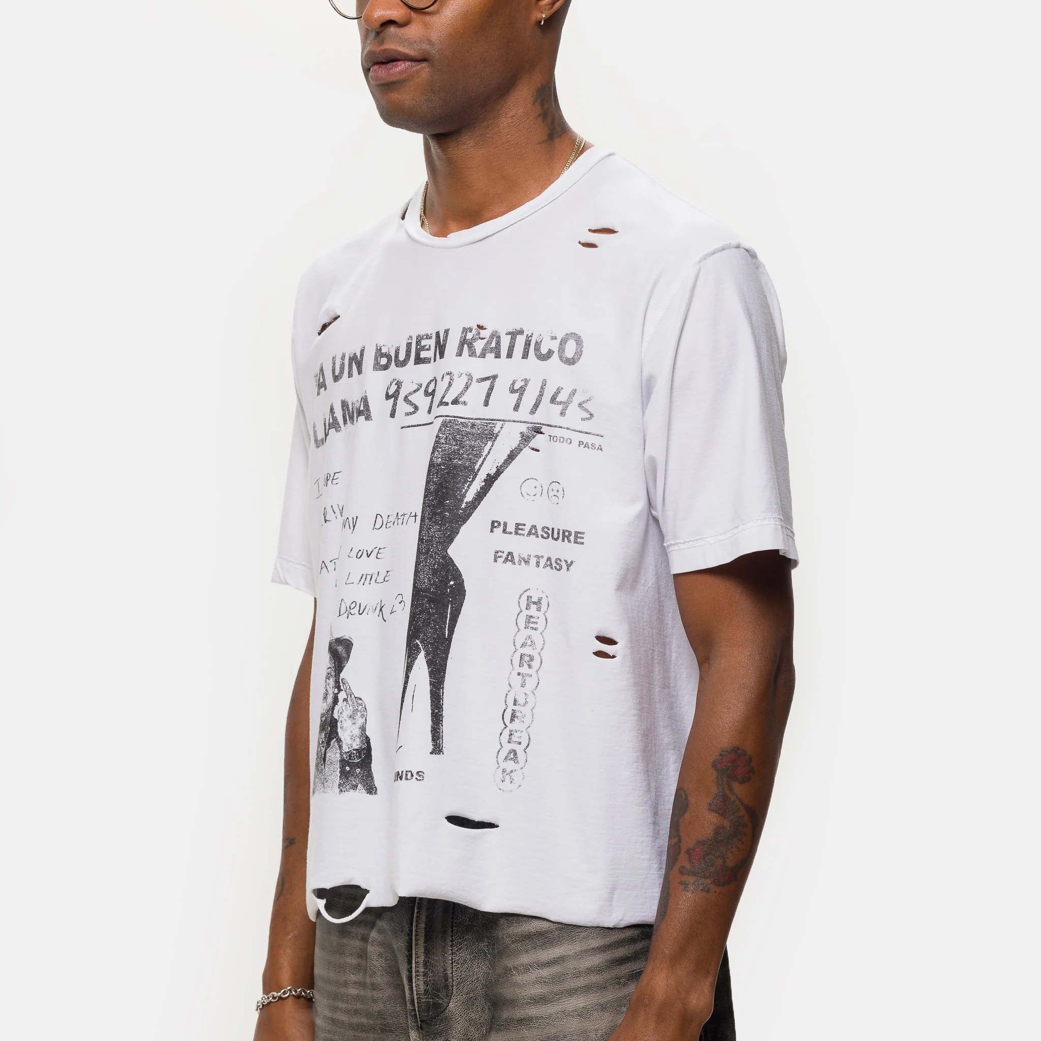 Buen Ratico T-Shirt in White - Image 4