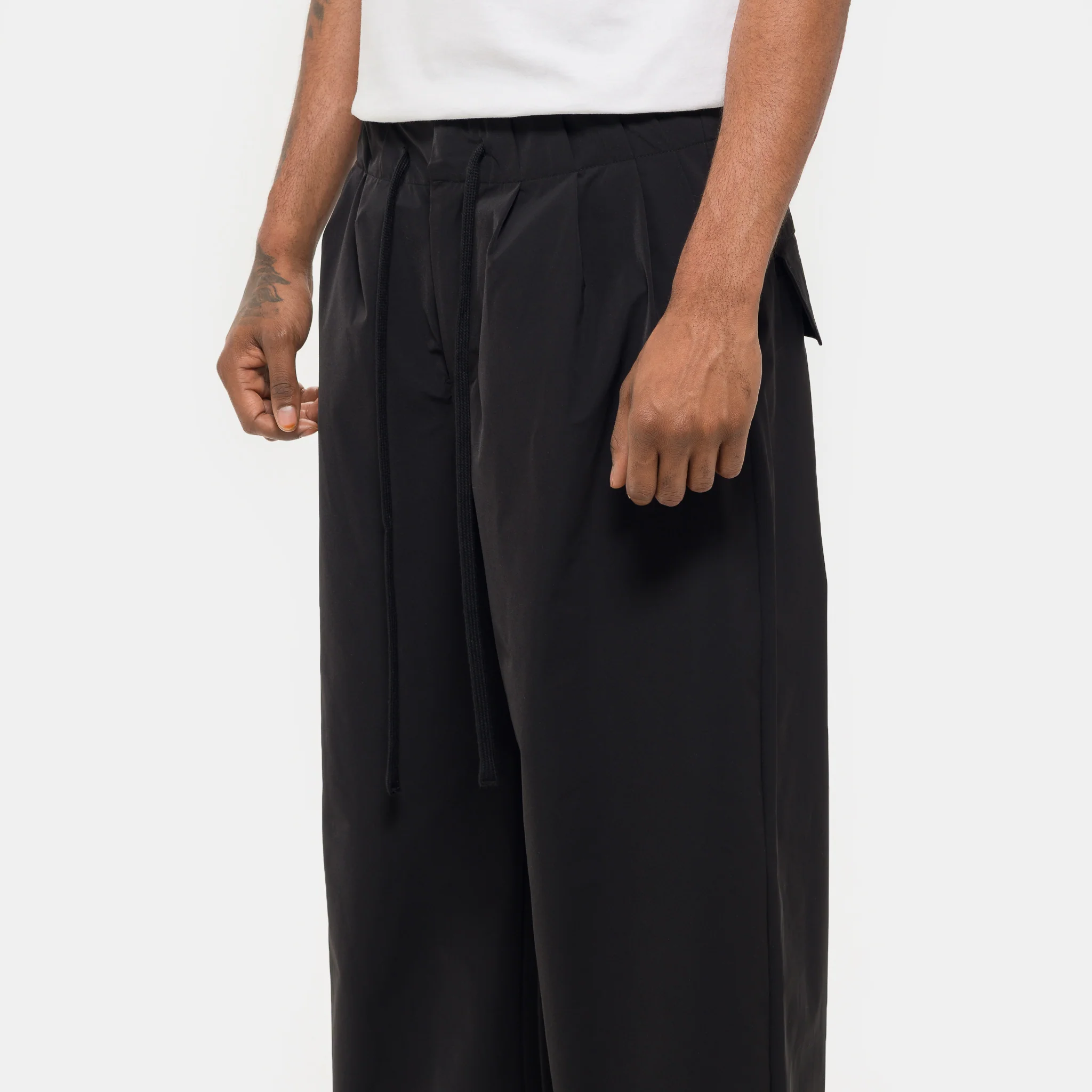 Cinch Pant in Black - Image 4